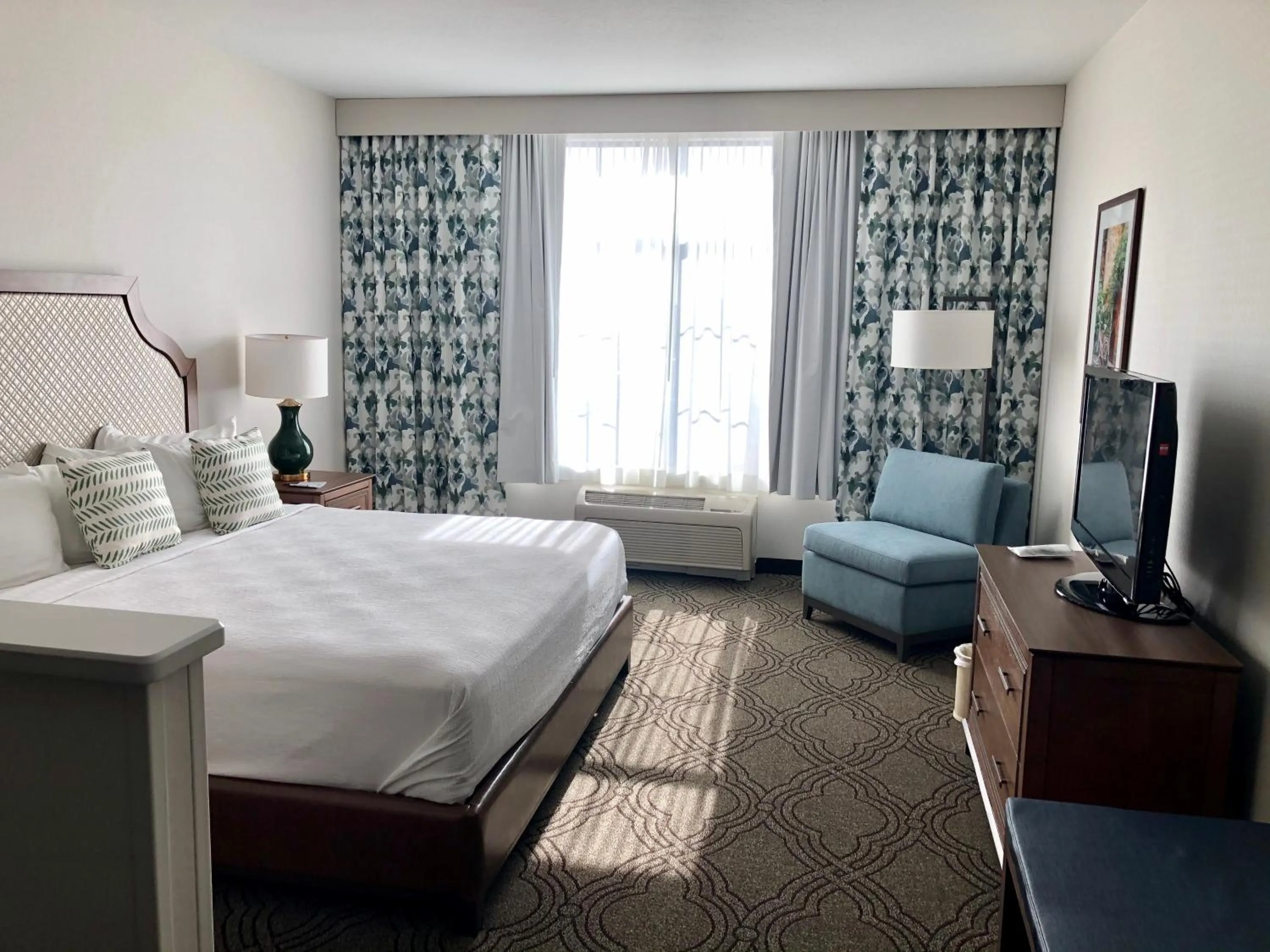 Photo of the whole room, Bed in Best Western Premier Pasco Inn and Suites