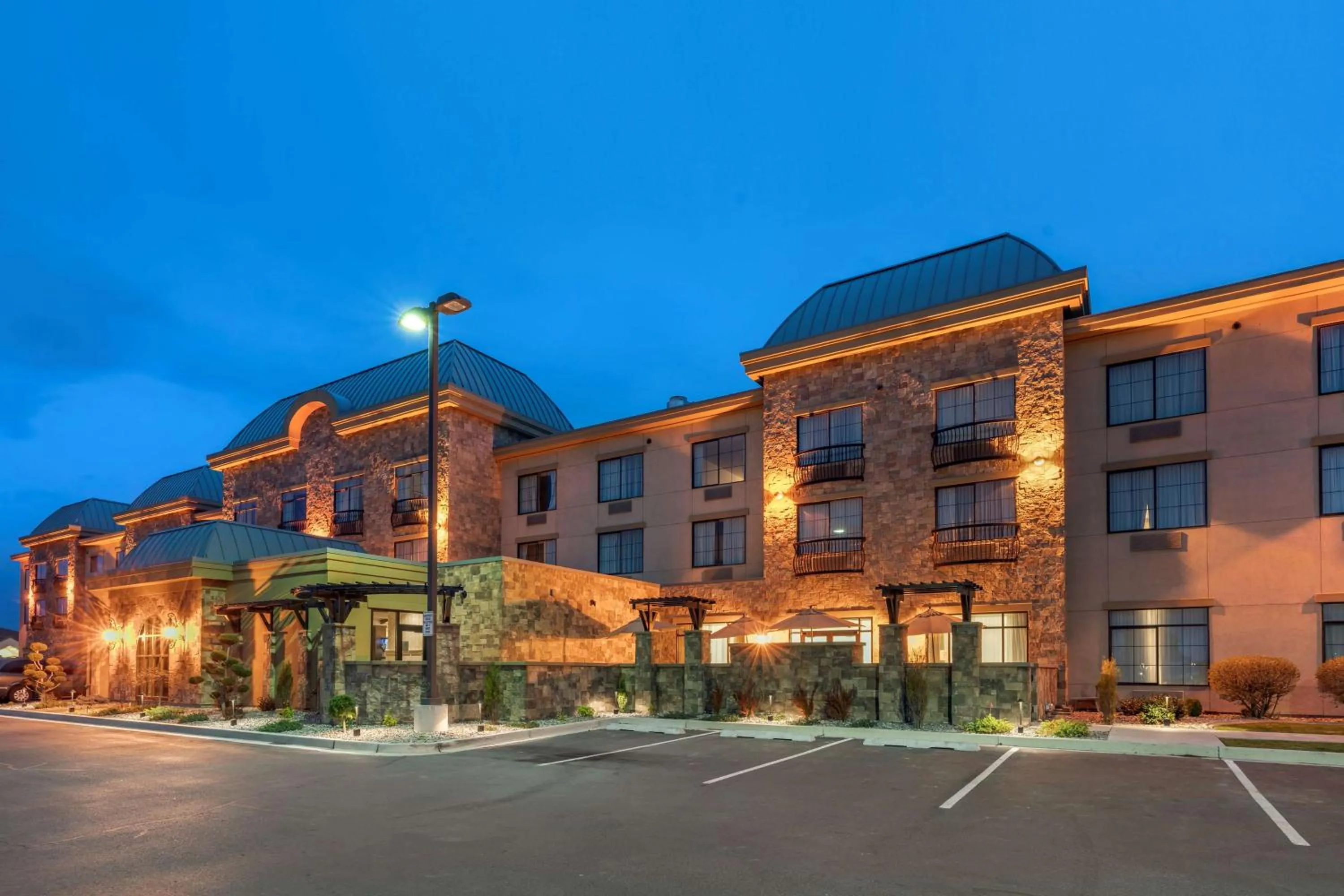 Property building in Best Western Premier Pasco Inn and Suites