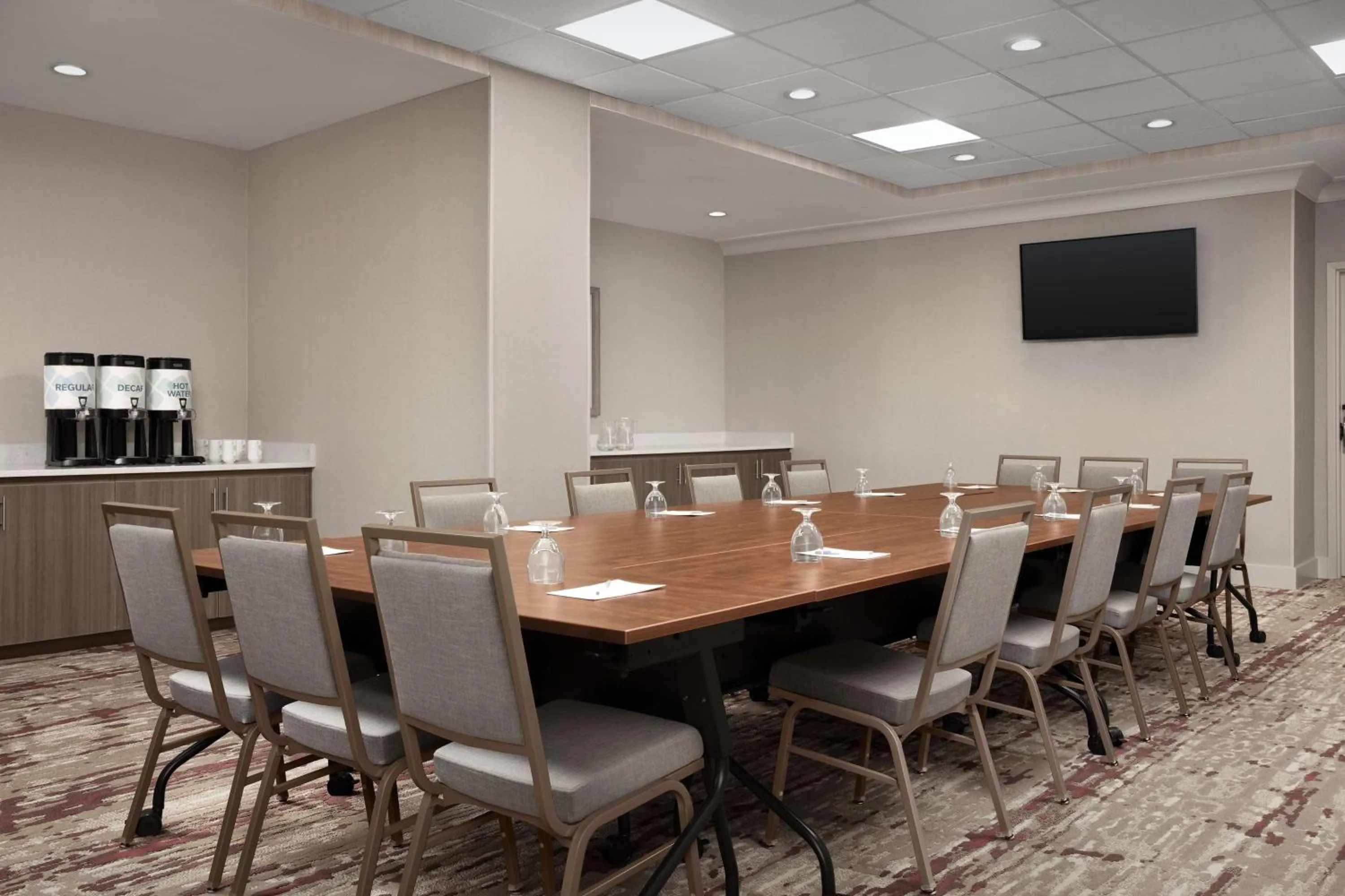 Meeting/conference room in Hilton Garden Inn Philadelphia-Fort Washington
