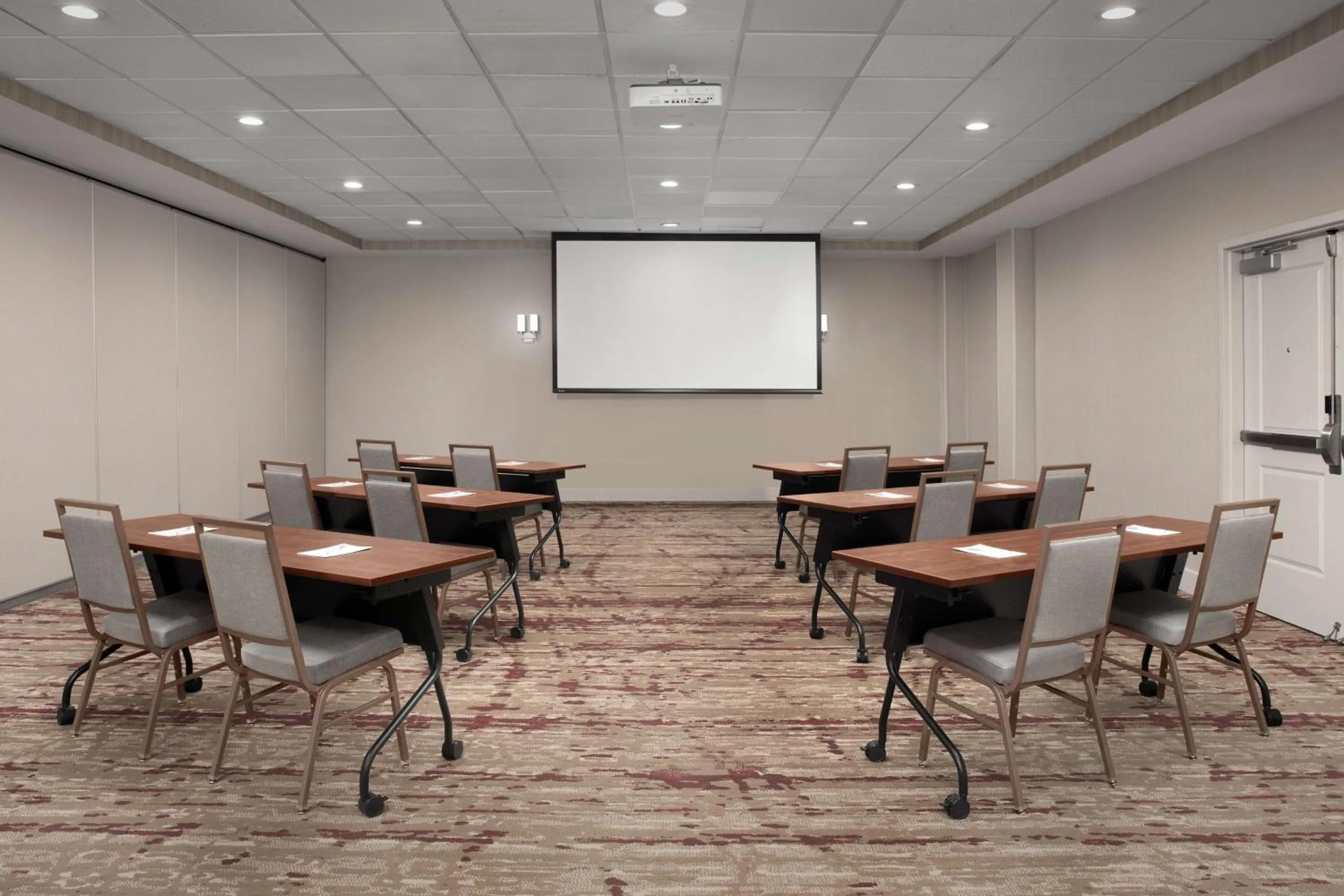 Meeting/conference room in Hilton Garden Inn Philadelphia-Fort Washington