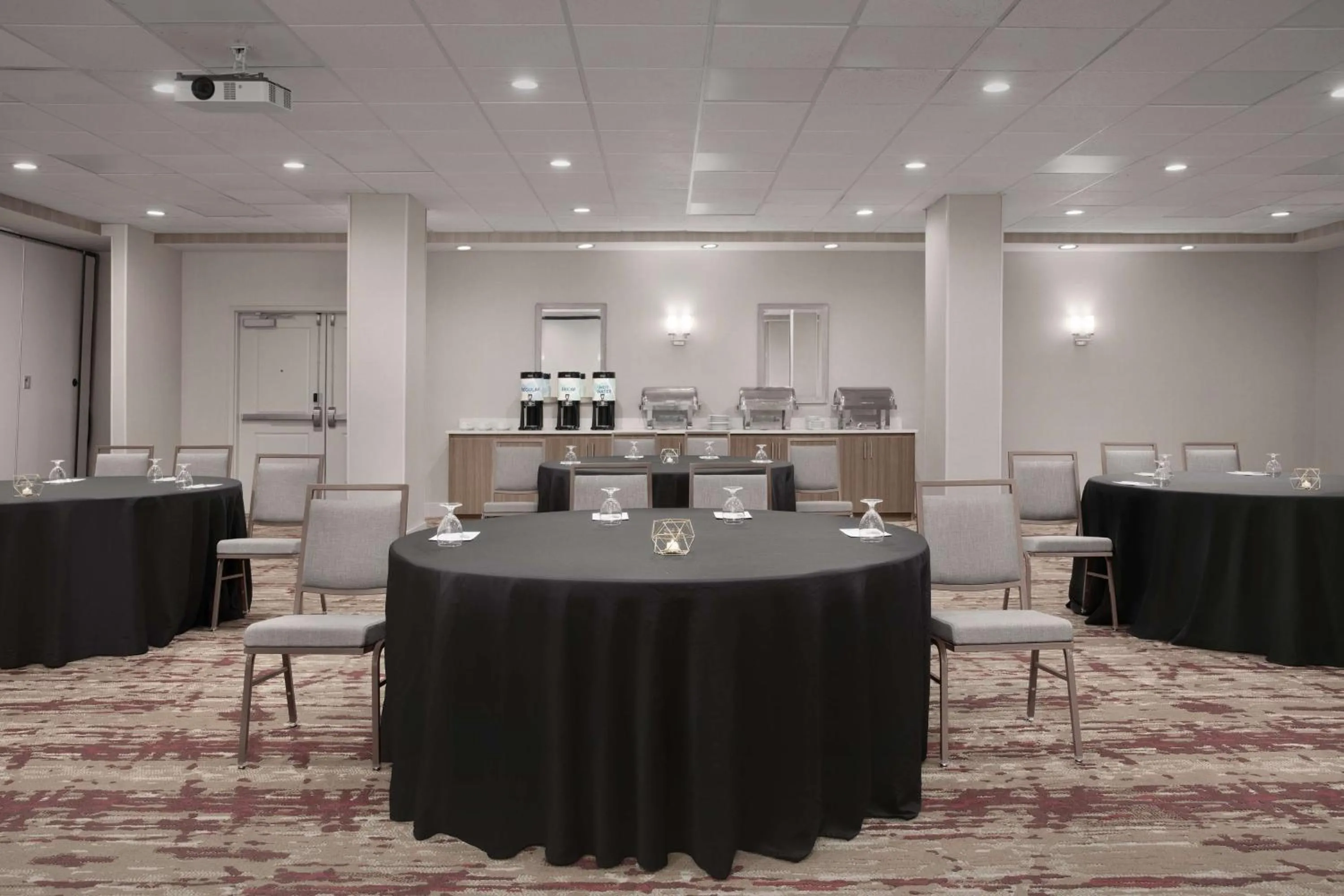 Meeting/conference room in Hilton Garden Inn Philadelphia-Fort Washington
