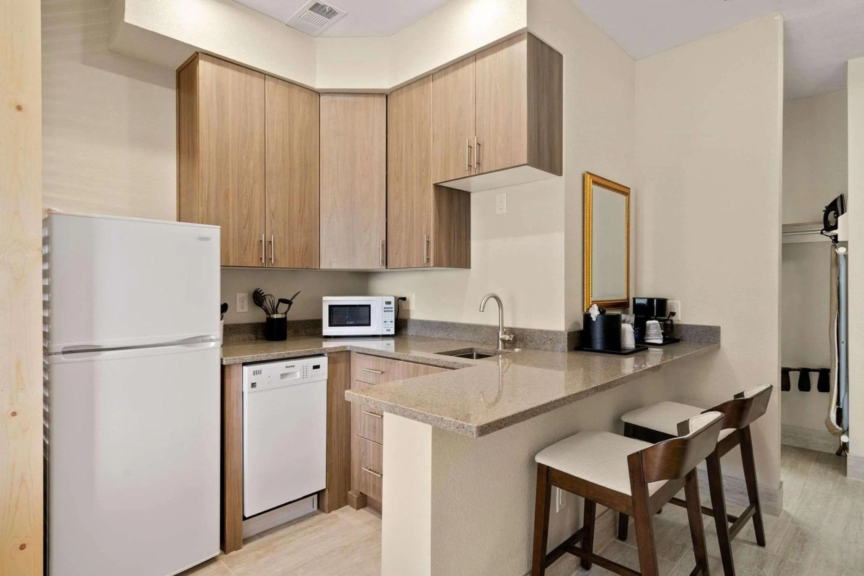 Bedroom in Country Inn & Suites by Radisson, Greeley, CO