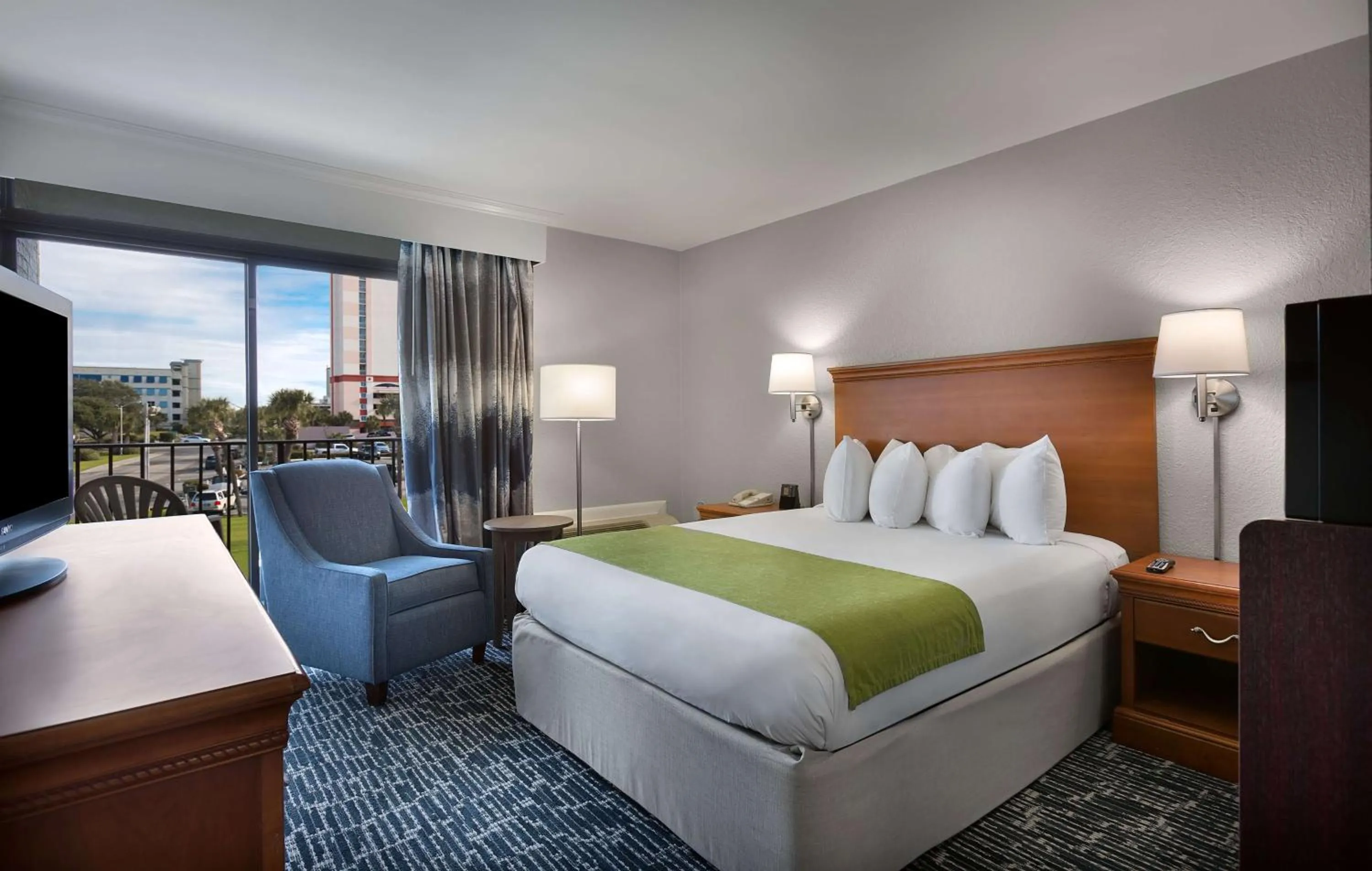 Bedroom, Bed in Dayton House Resort - BW Signature Collection