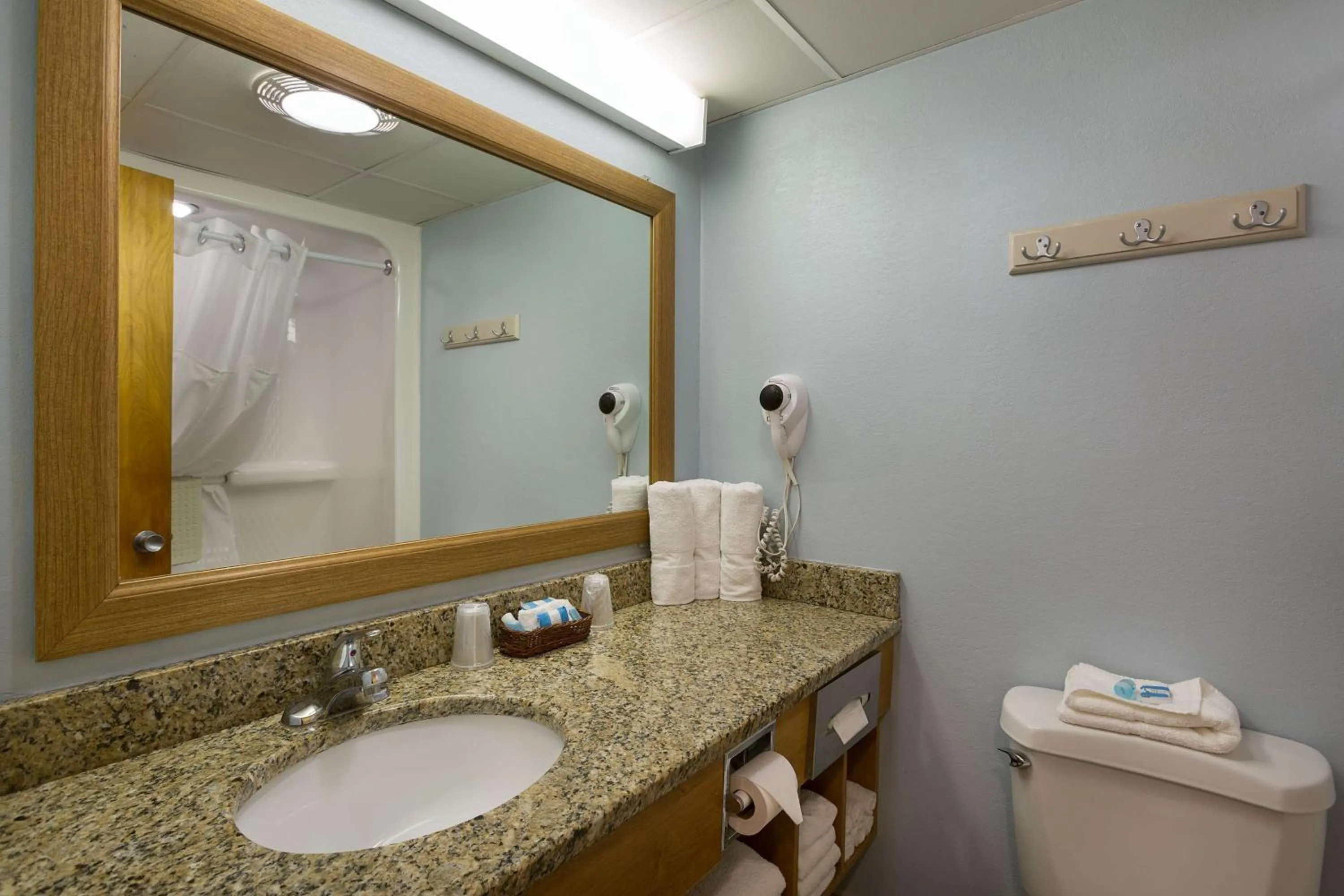 Bathroom in Dayton House Resort - BW Signature Collection