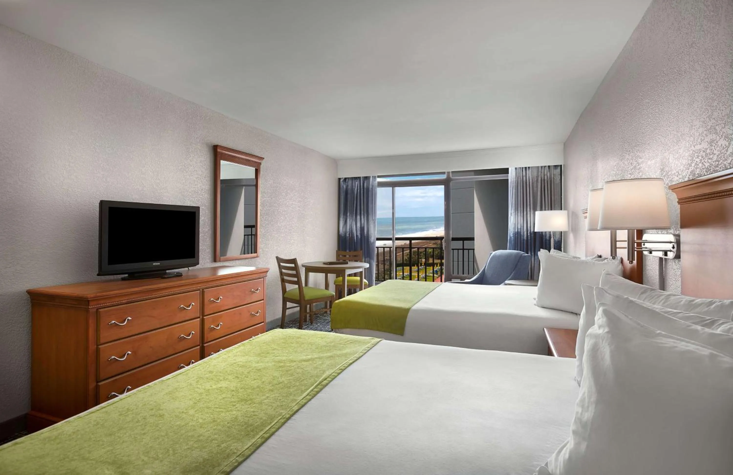 Bedroom, Bed in Dayton House Resort - BW Signature Collection