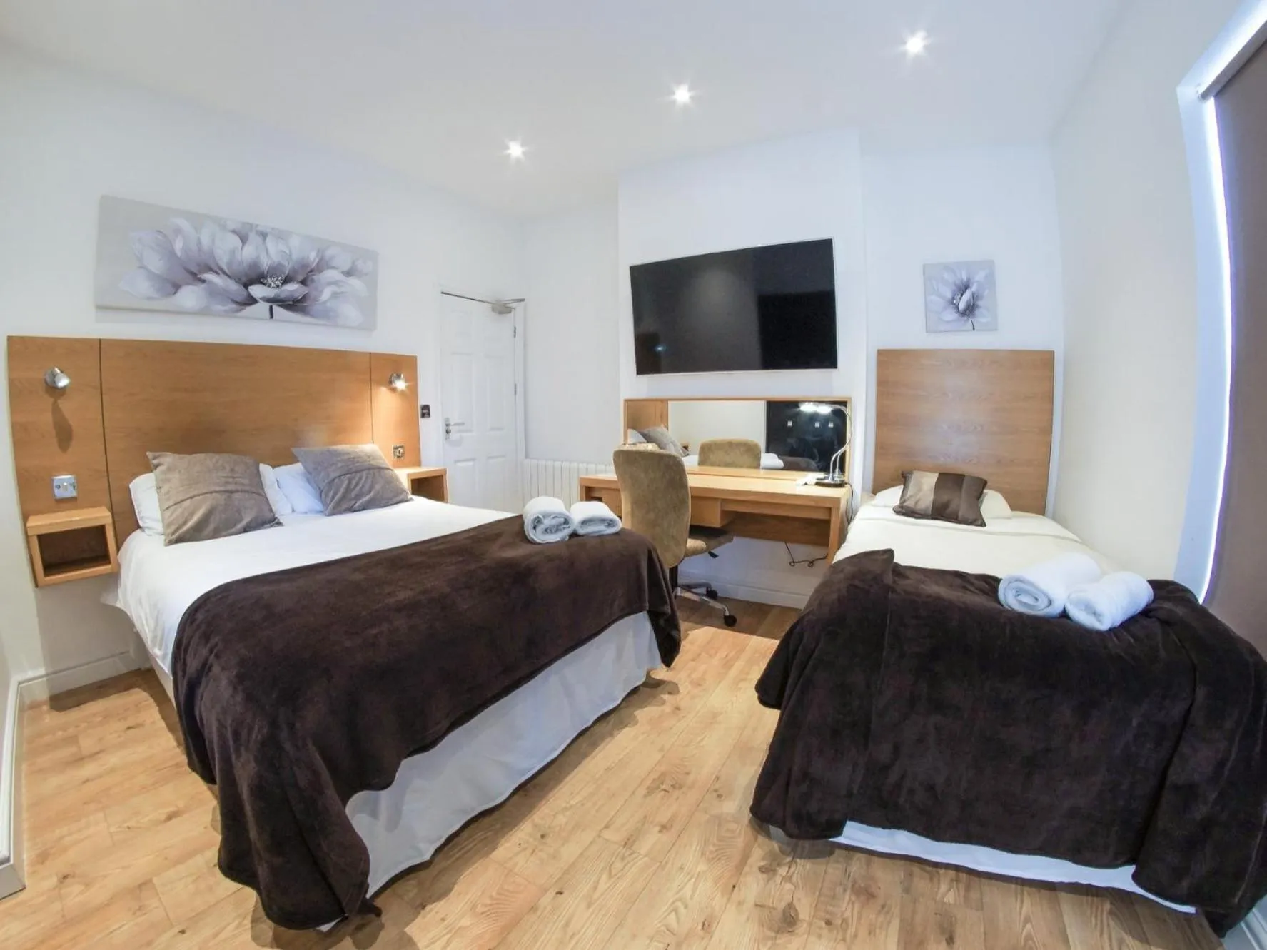 Bedroom, Bed in Tunnard House