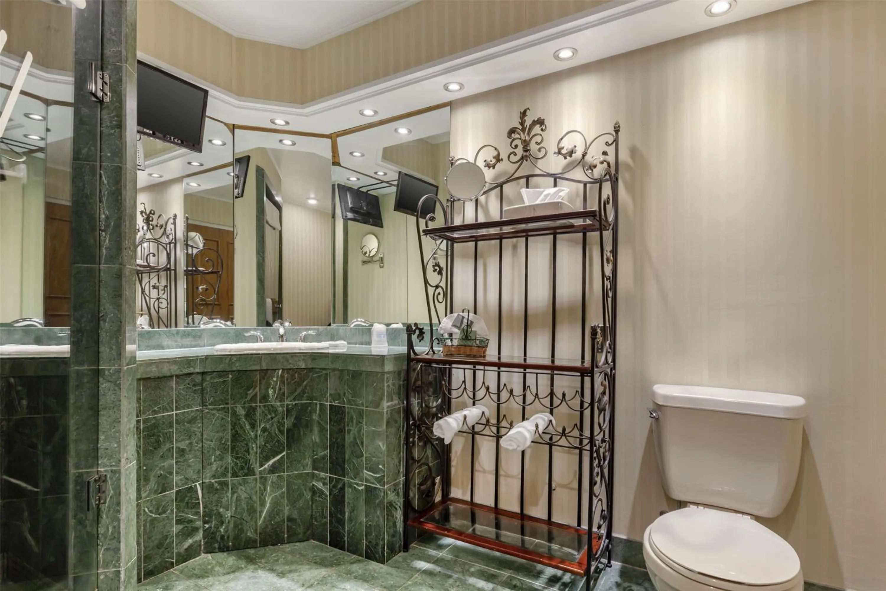 Bathroom in Best Western Fireside Inn