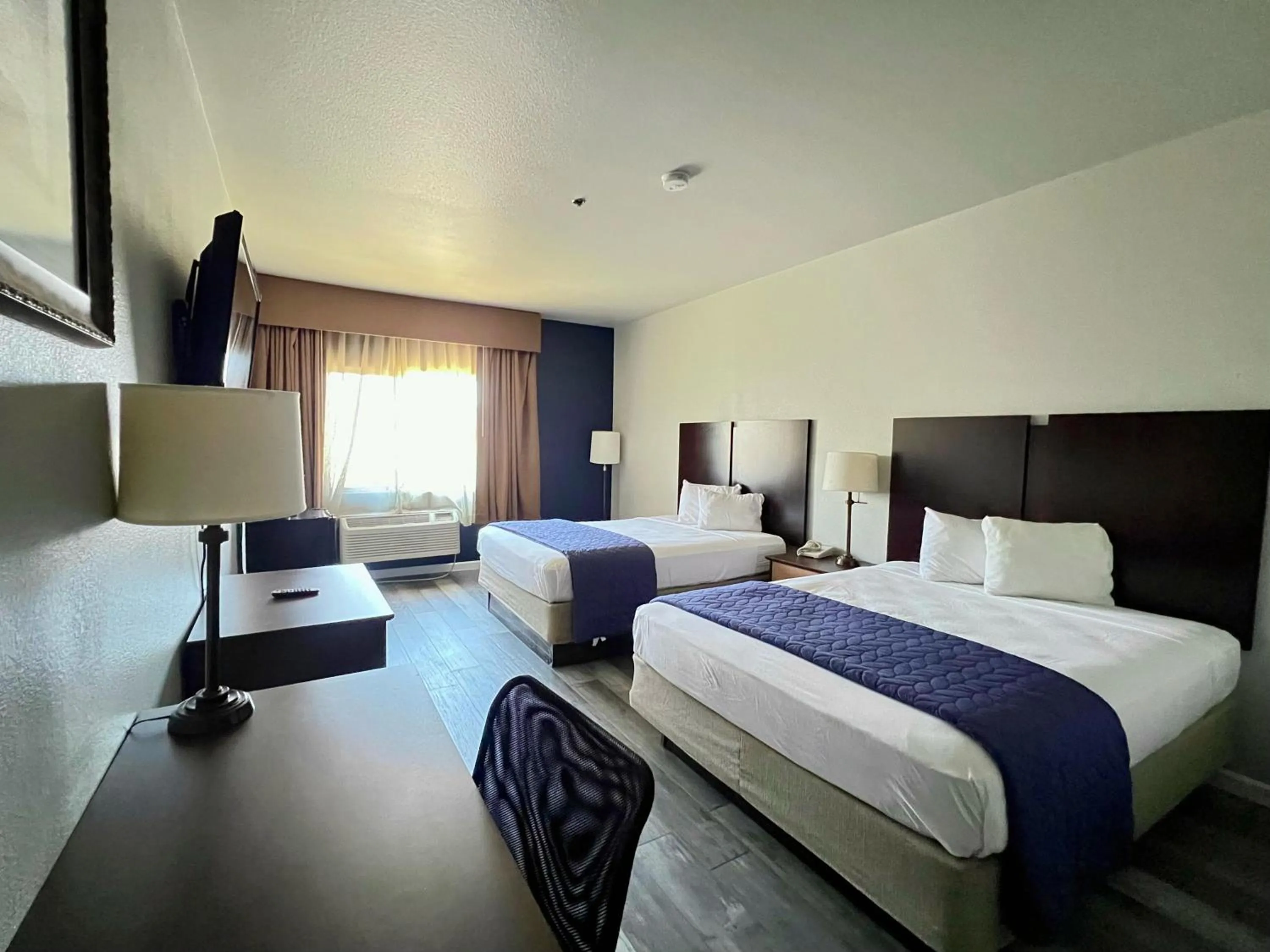 Bed in Budget Inn Phoenix