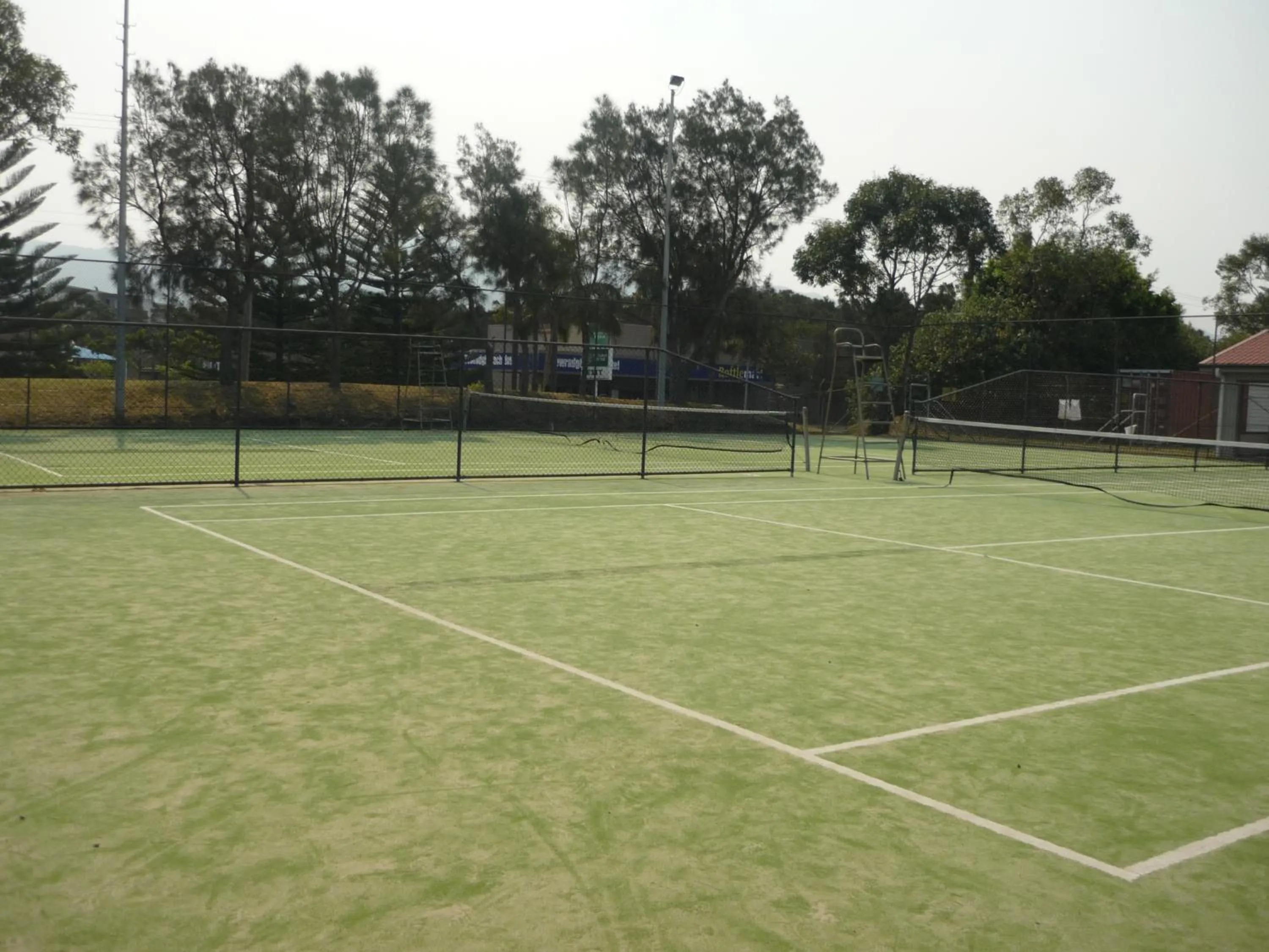 Tennis court in Wollongong Surf Leisure Resort