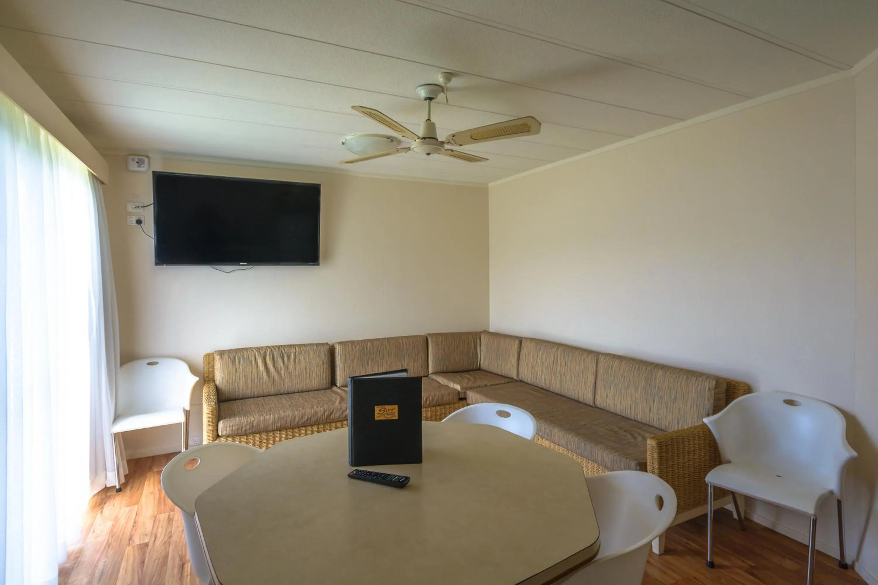 Photo of the whole room in Wollongong Surf Leisure Resort