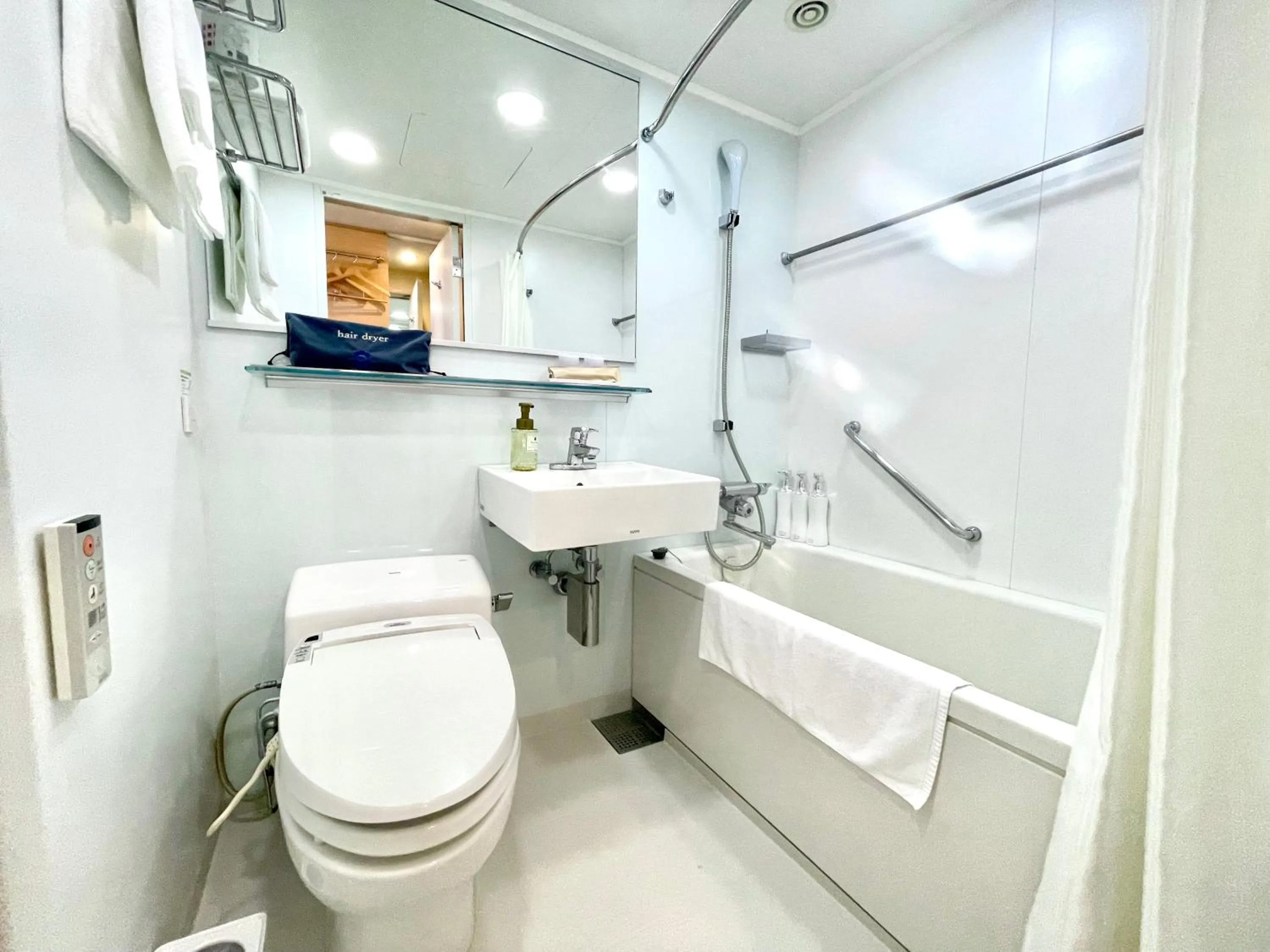 Shower in Tokyu Stay Kamata - Tokyo Haneda