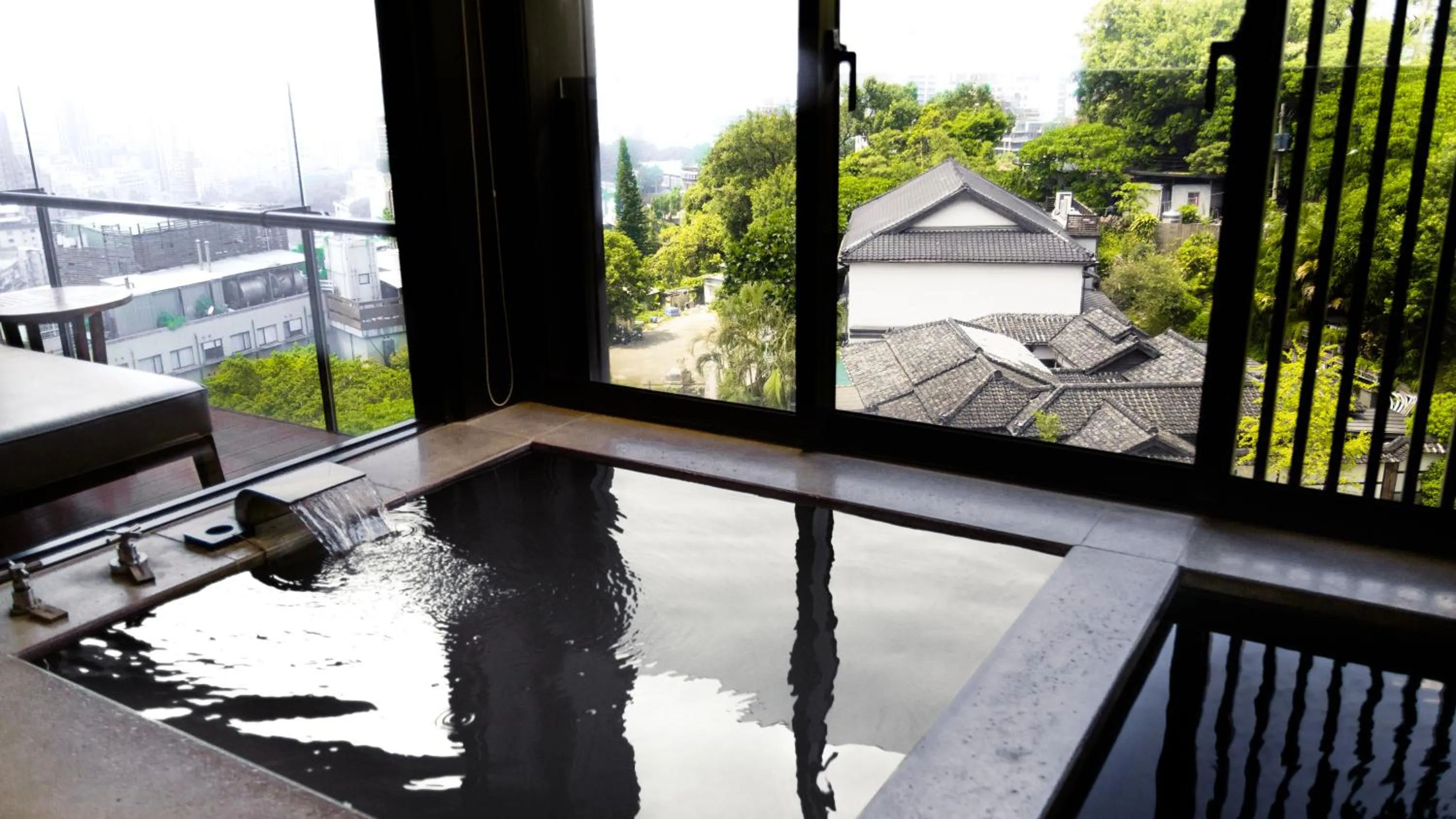 Bath in Grand View Resort Beitou