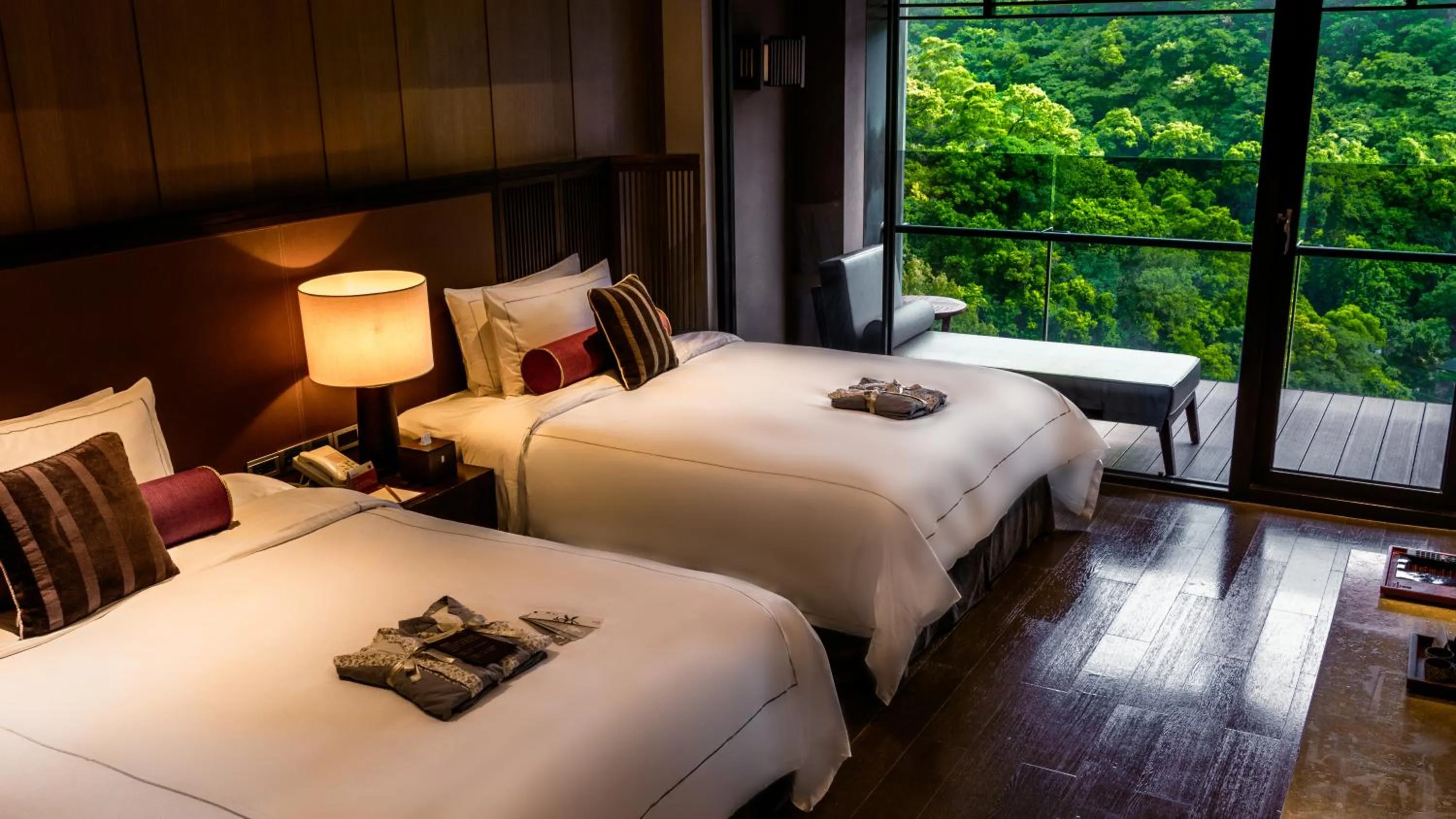 Bed in Grand View Resort Beitou