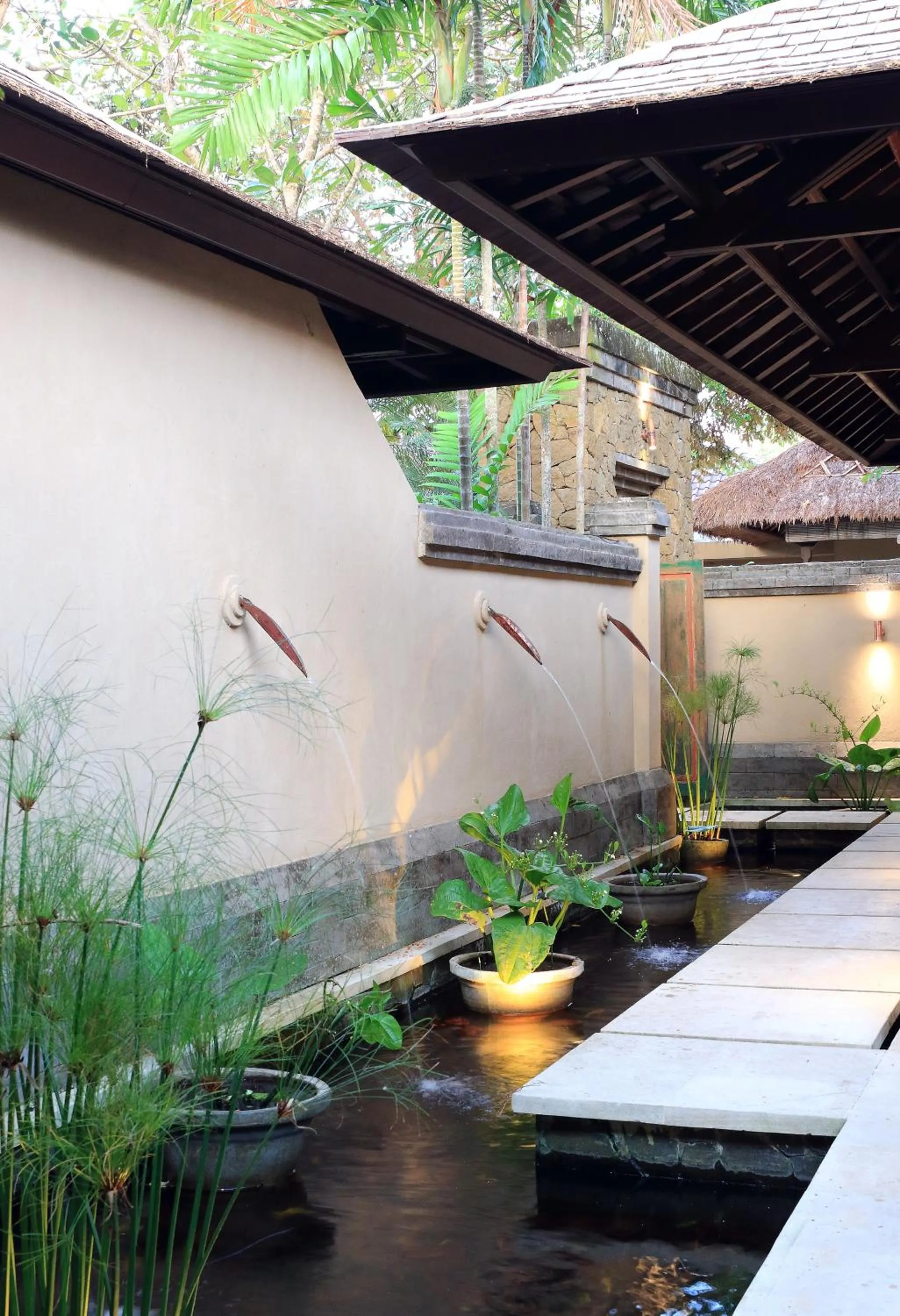 Facade/entrance in Tamu Seseh