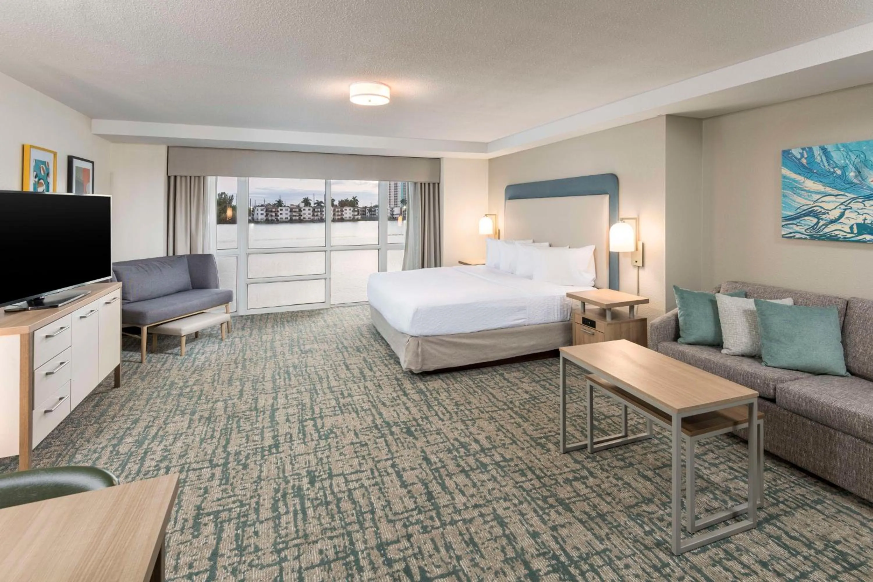 Living room, Bed in Homewood Suites Miami Airport/Blue Lagoon