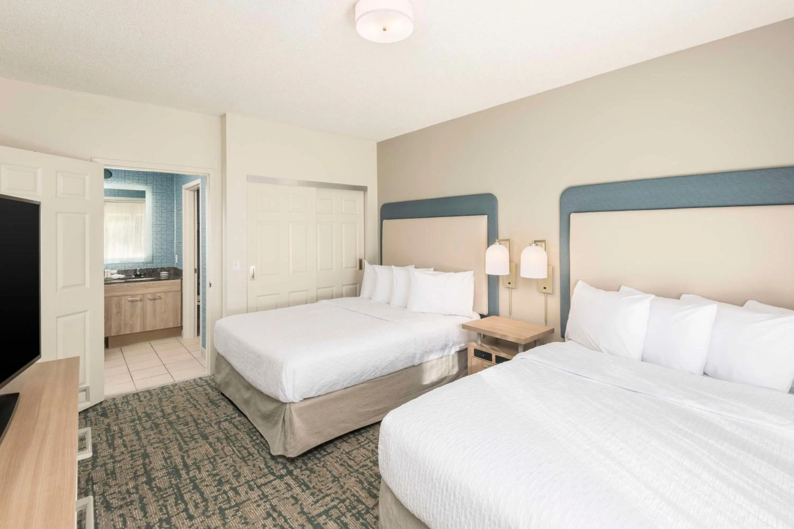 Bed in Homewood Suites Miami Airport/Blue Lagoon