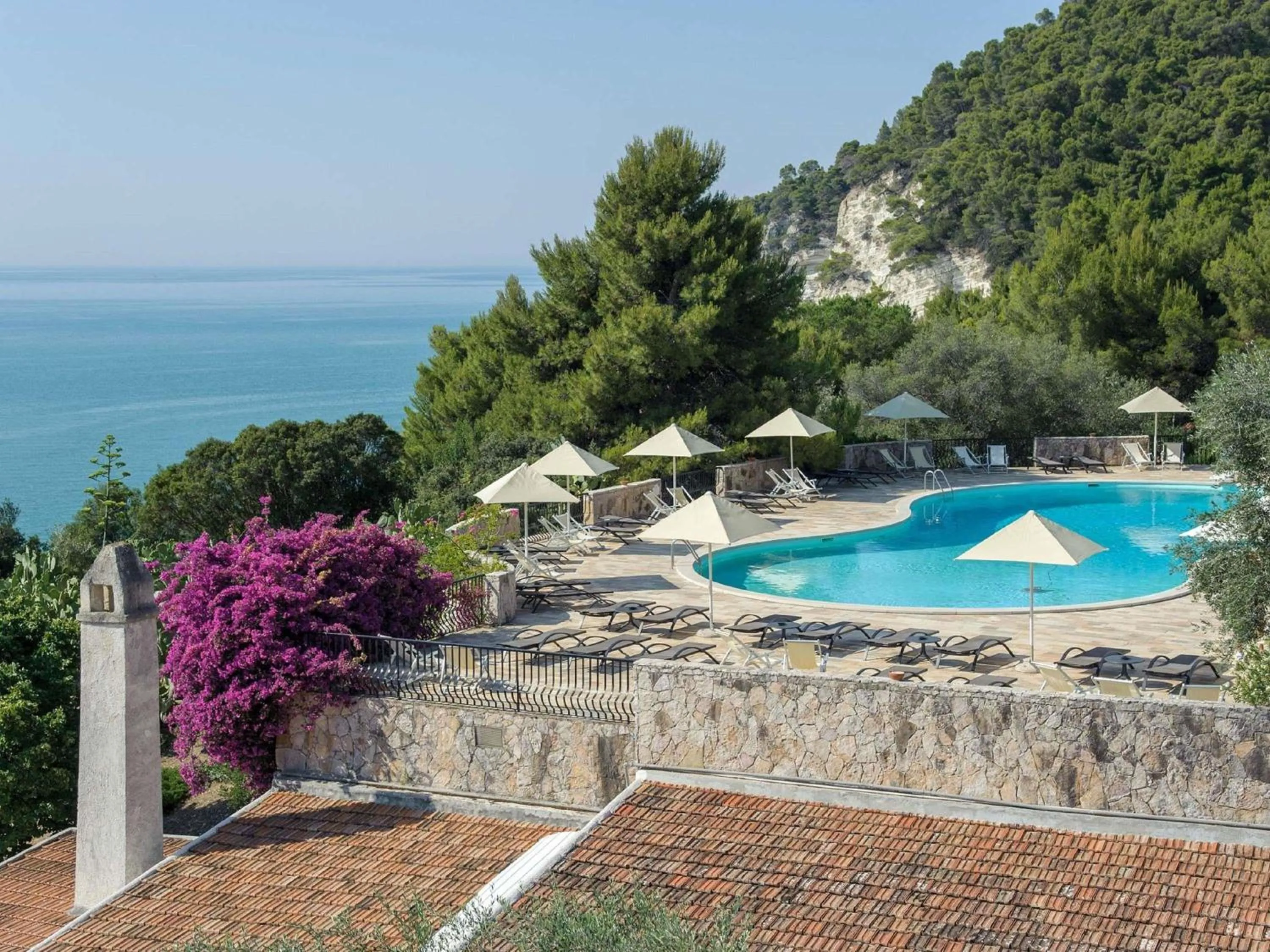 Pool view in Baia Delle Zagare - Handwritten Collection