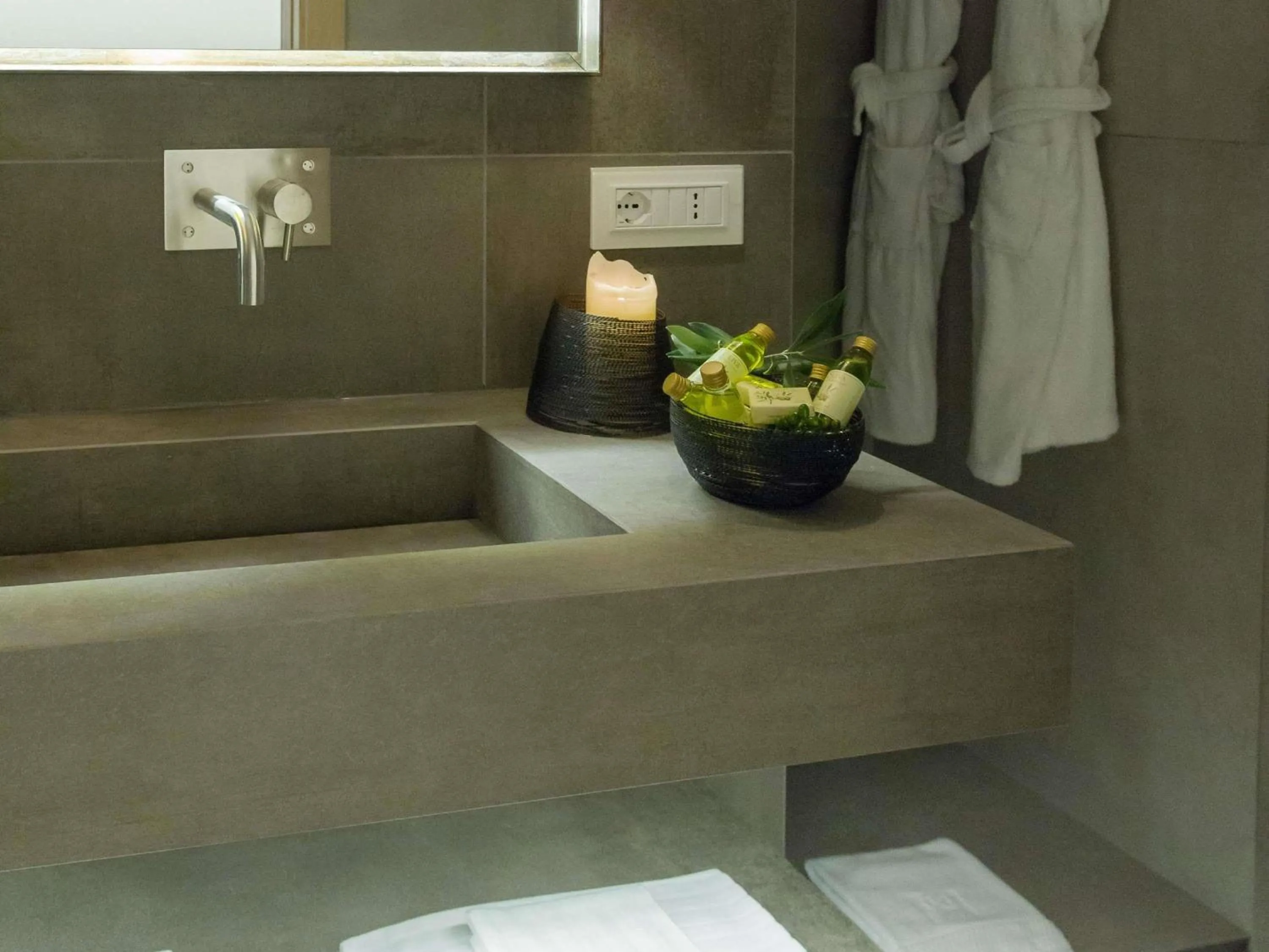 Bedroom in Baia Delle Zagare - Handwritten Collection