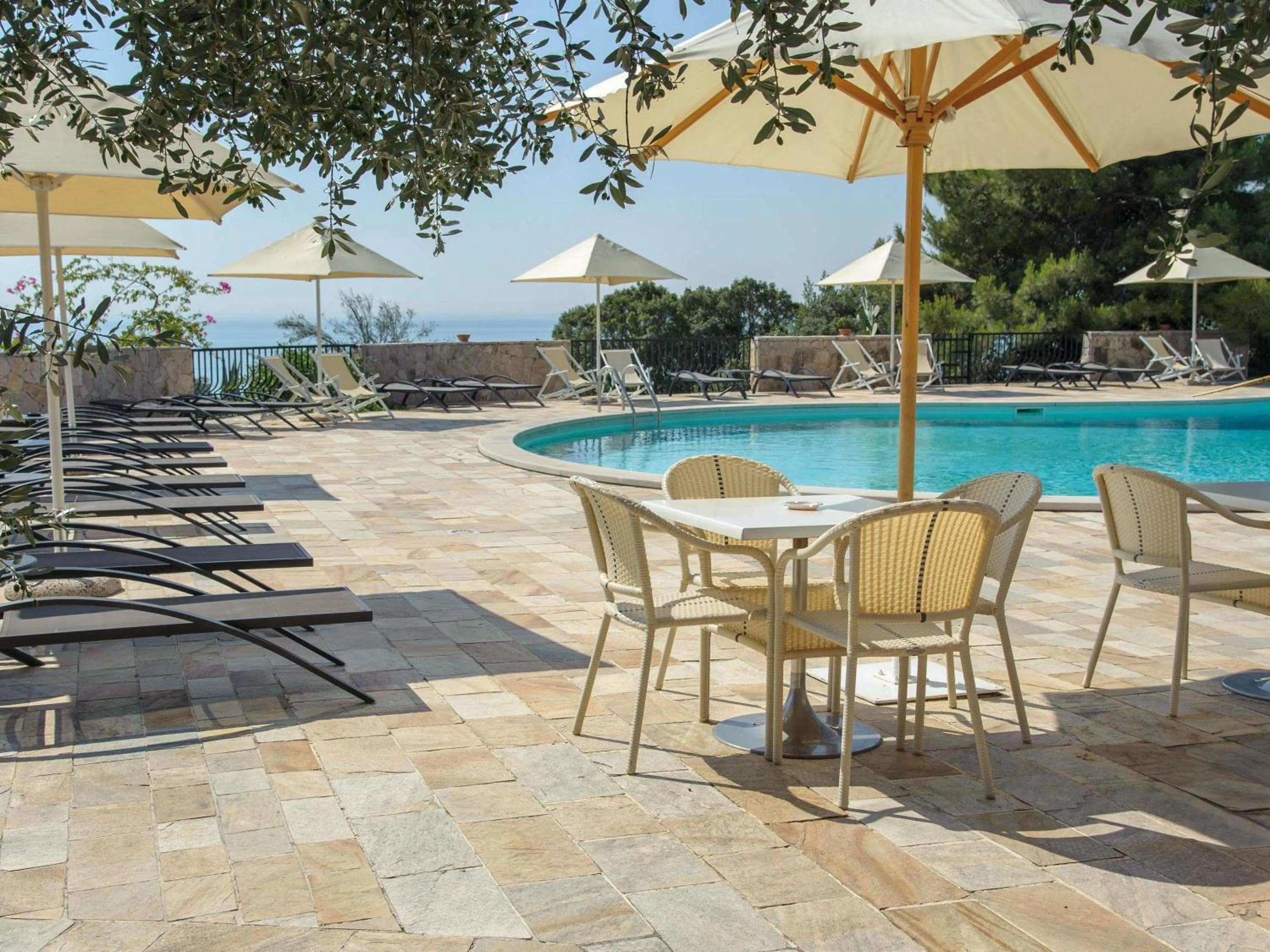 Pool view in Baia Delle Zagare - Handwritten Collection