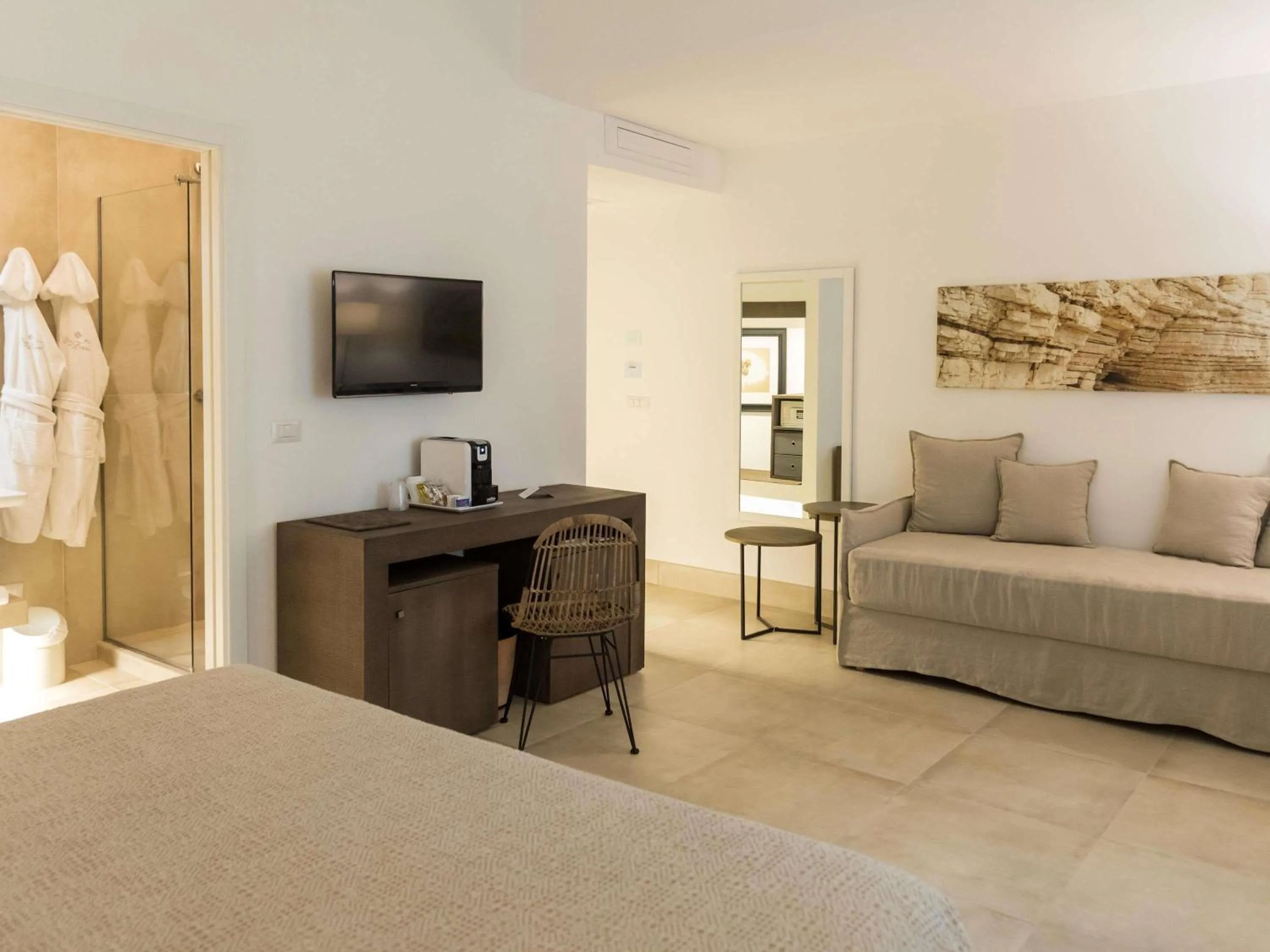 Bedroom, Bed in Baia Delle Zagare - Handwritten Collection