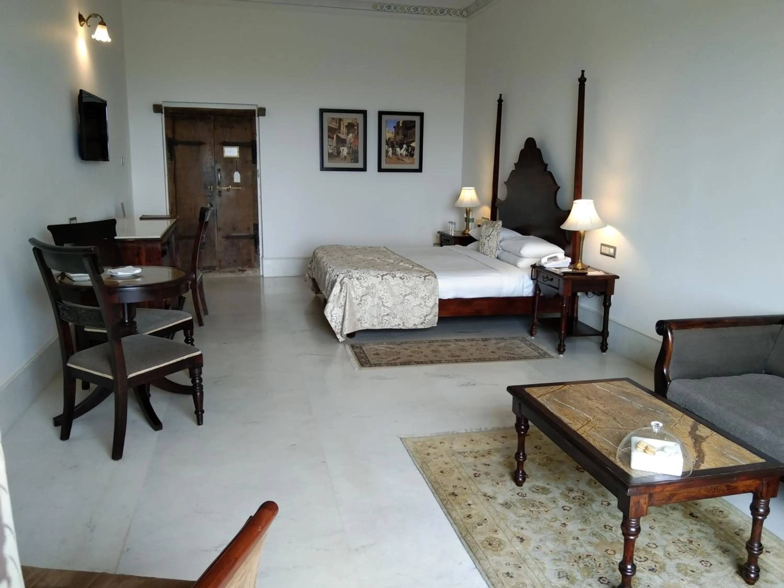 Photo of the whole room, Bed in Fateh Garh Resort by Fateh Collection