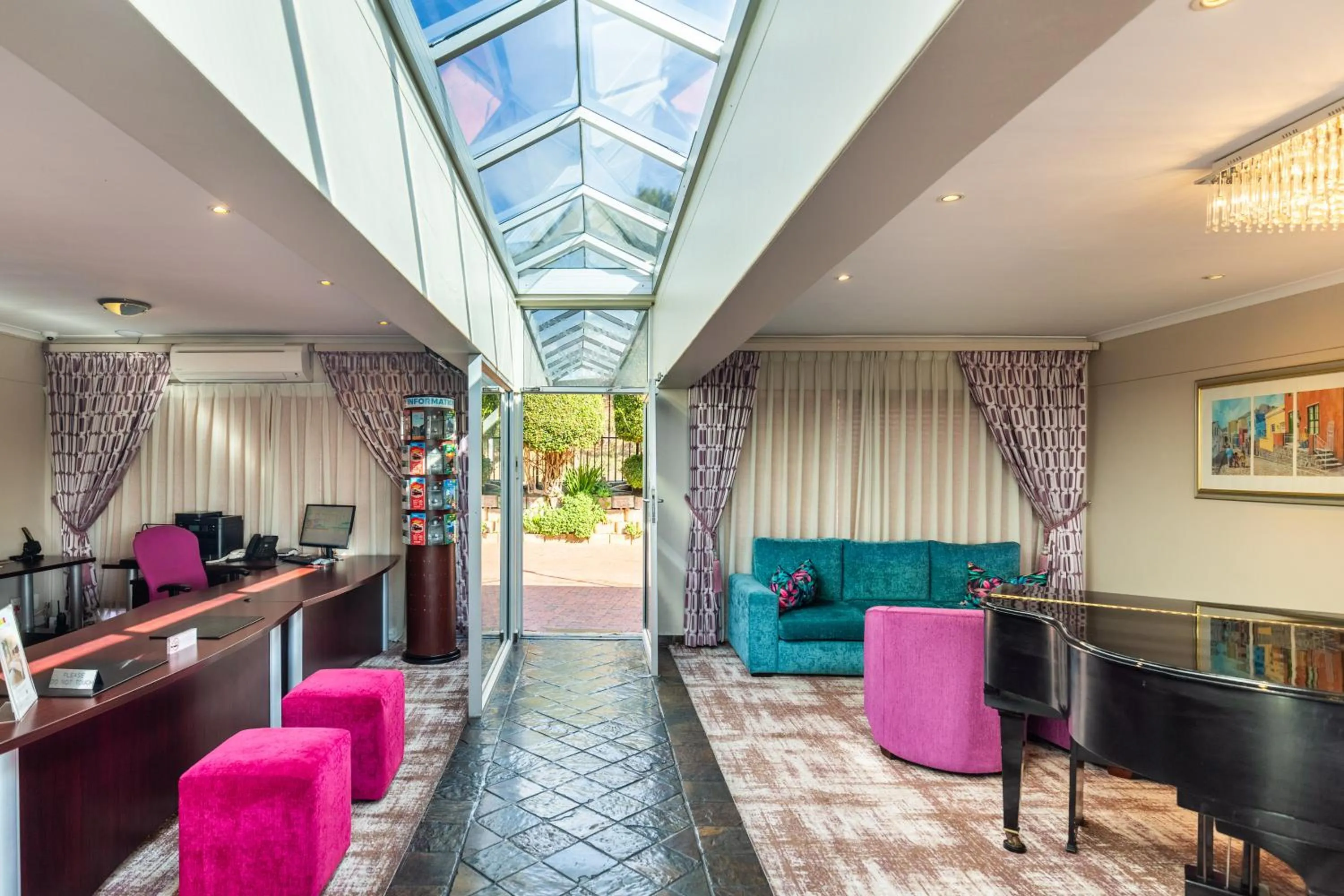 Seating area in Signal Hill Lodge