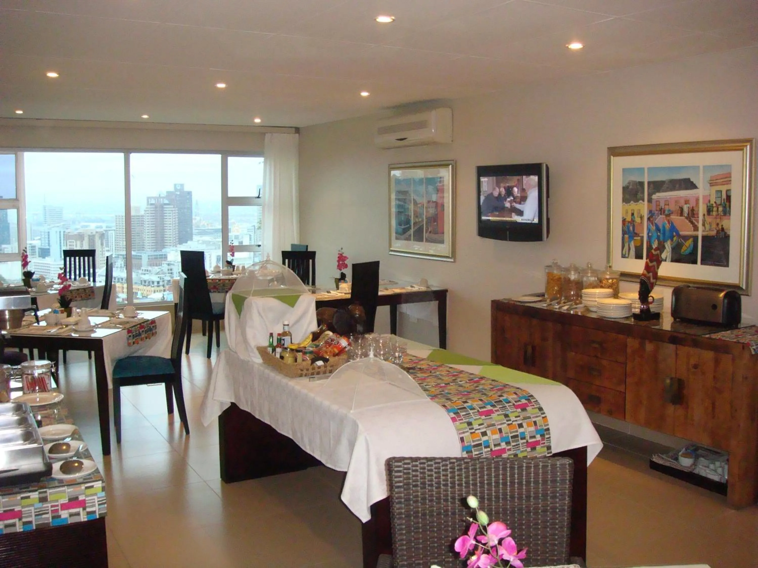 Restaurant/places to eat in Signal Hill Lodge