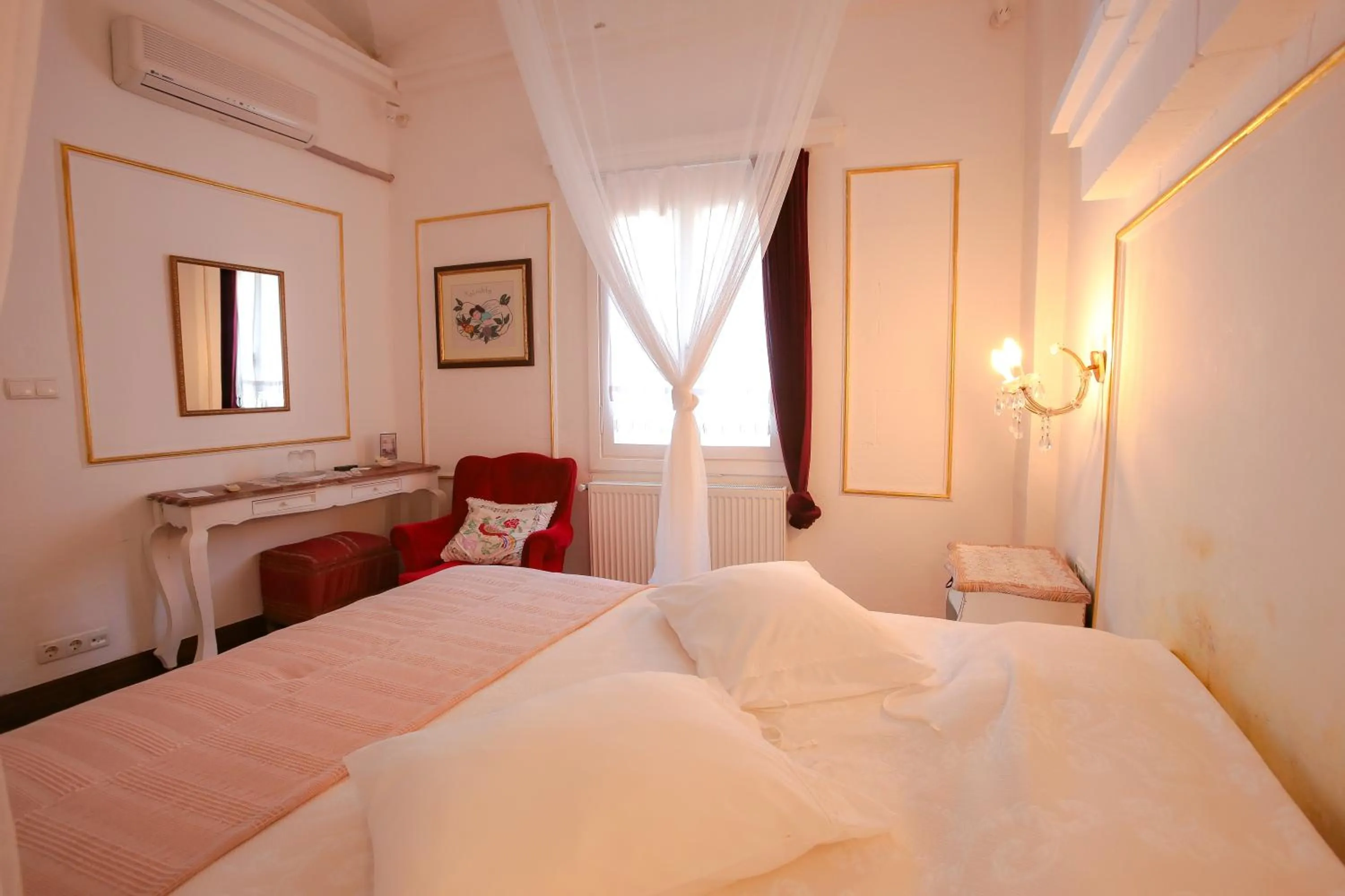 Bedroom in Moshinos Hotel