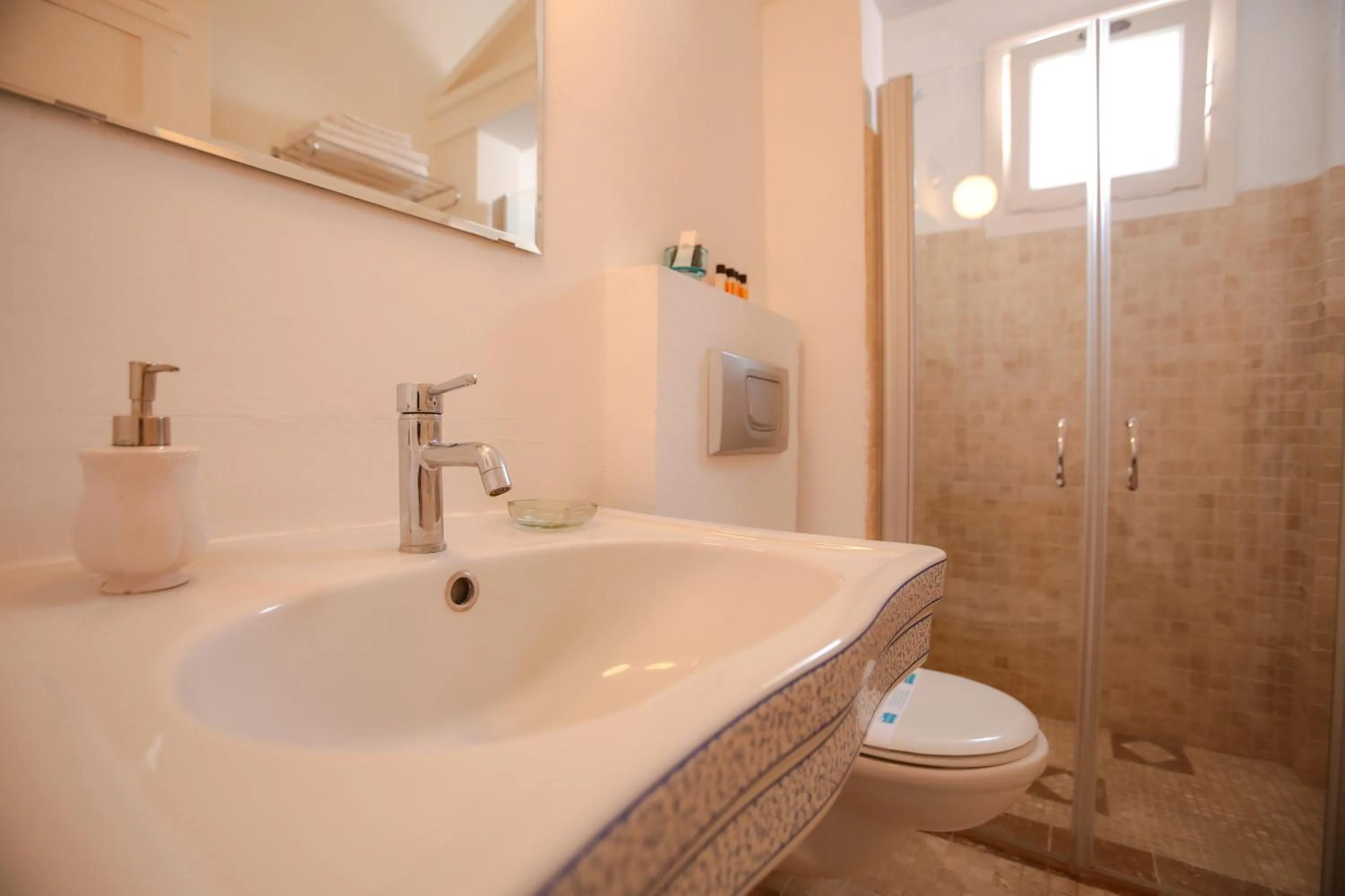 Shower in Moshinos Hotel