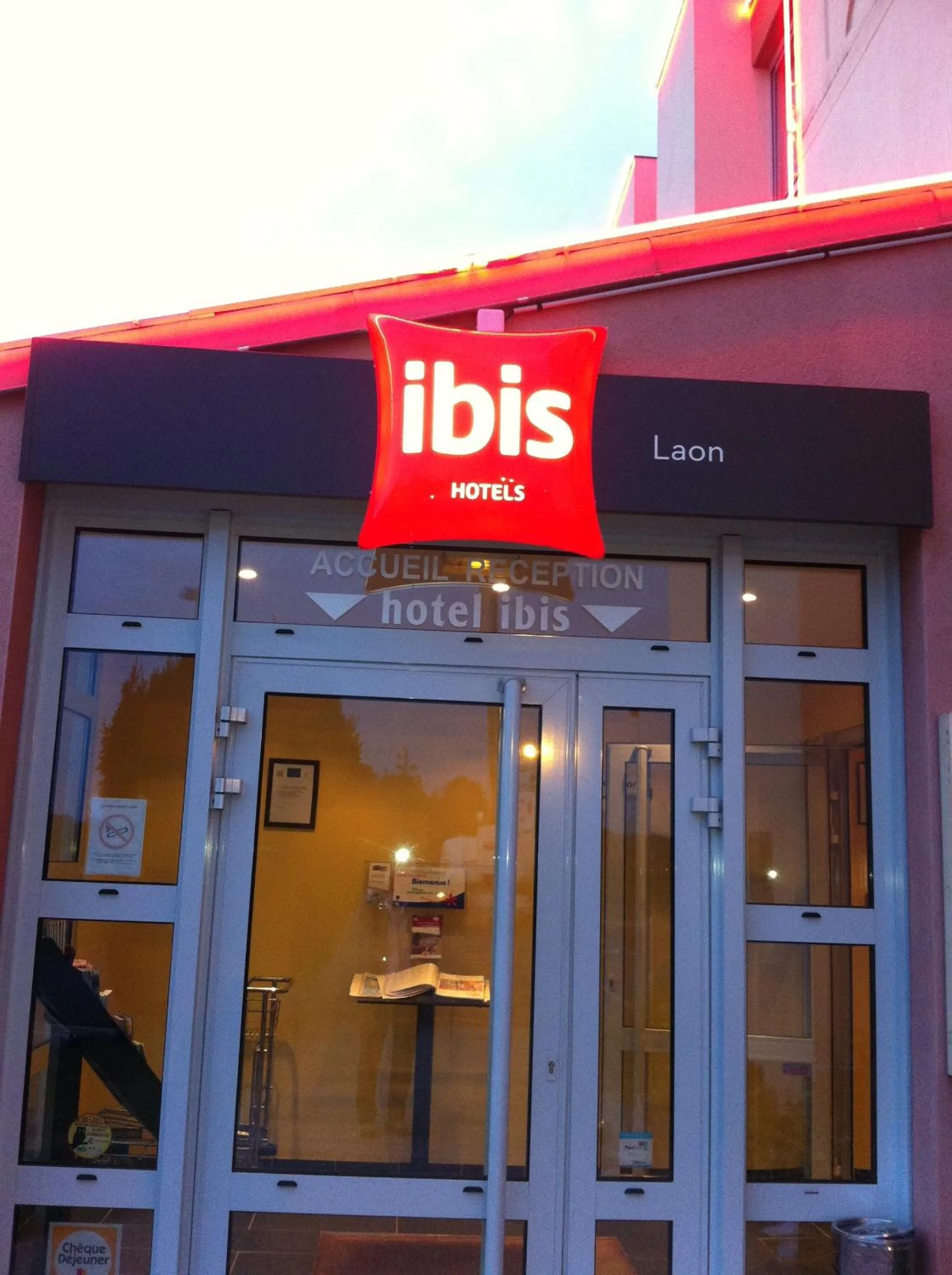 Facade/entrance in Ibis Laon - Hôtel Restaurant