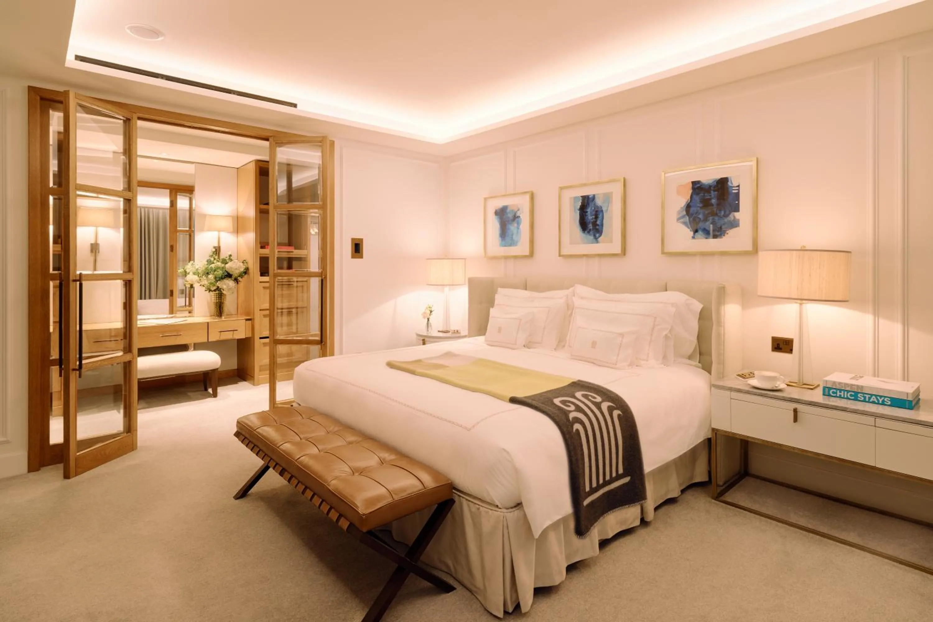 Bedroom, Bed in Corinthia London