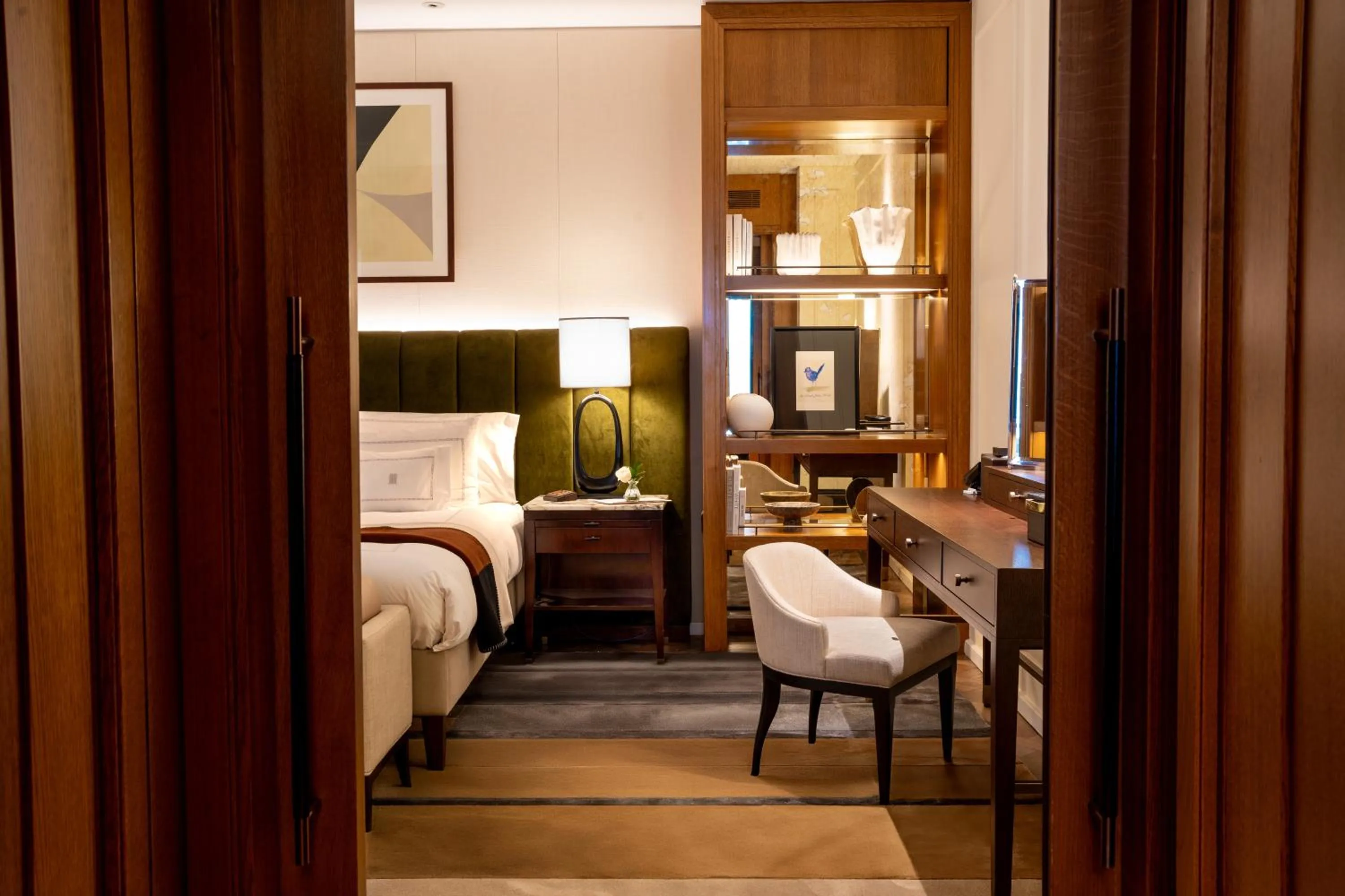 Bedroom, Bed in Corinthia London