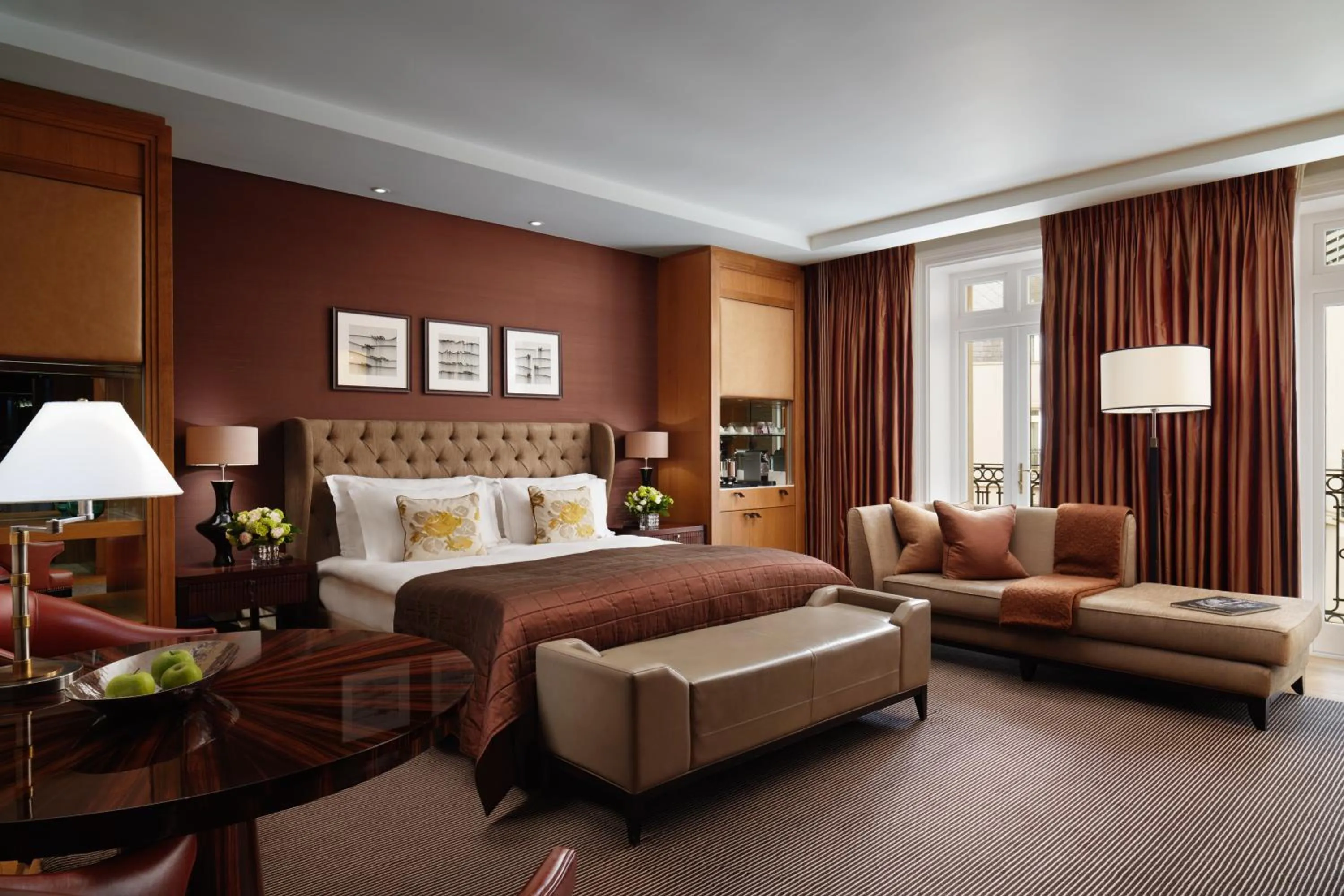 Bedroom, Bed in Corinthia London