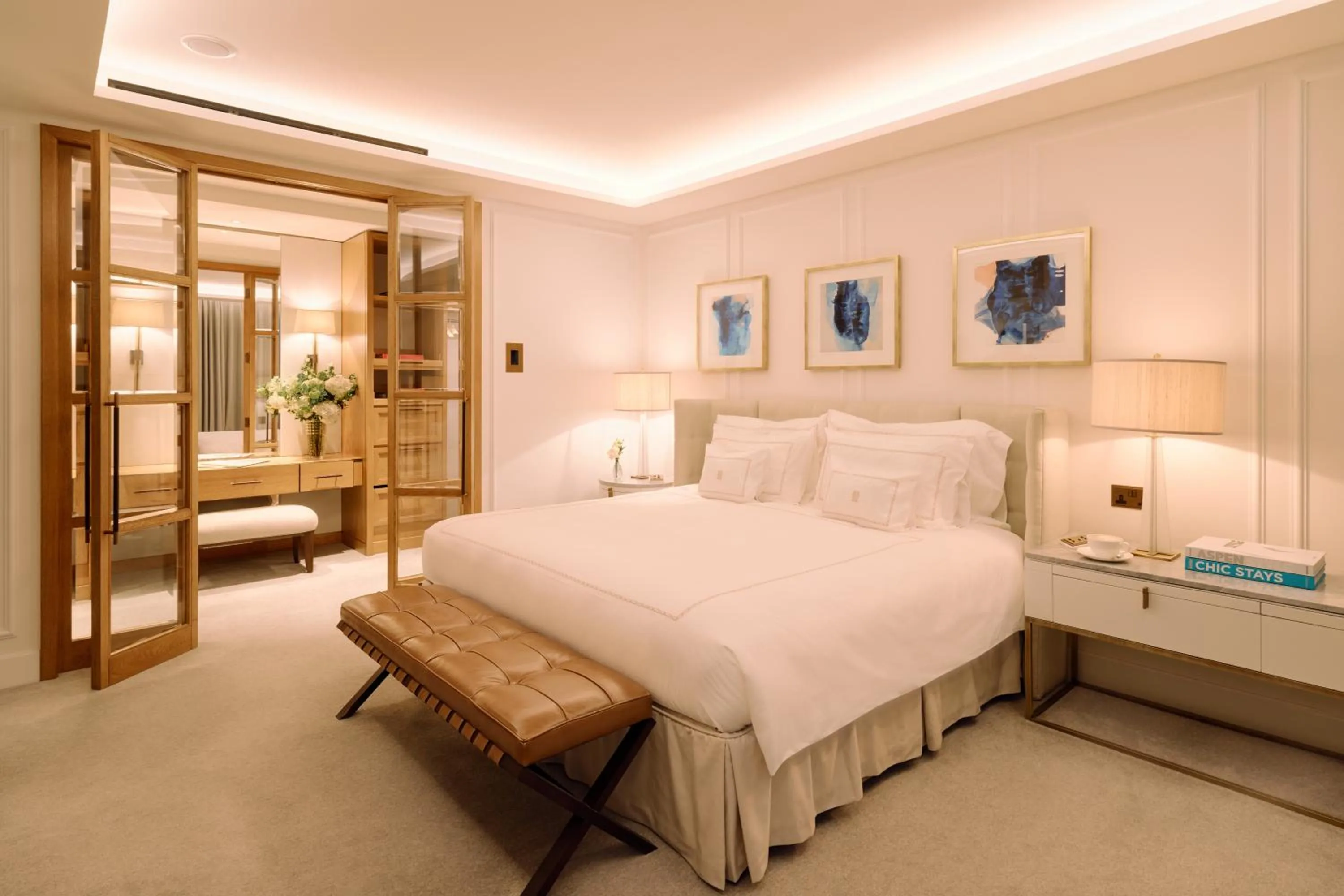 Bedroom, Bed in Corinthia London