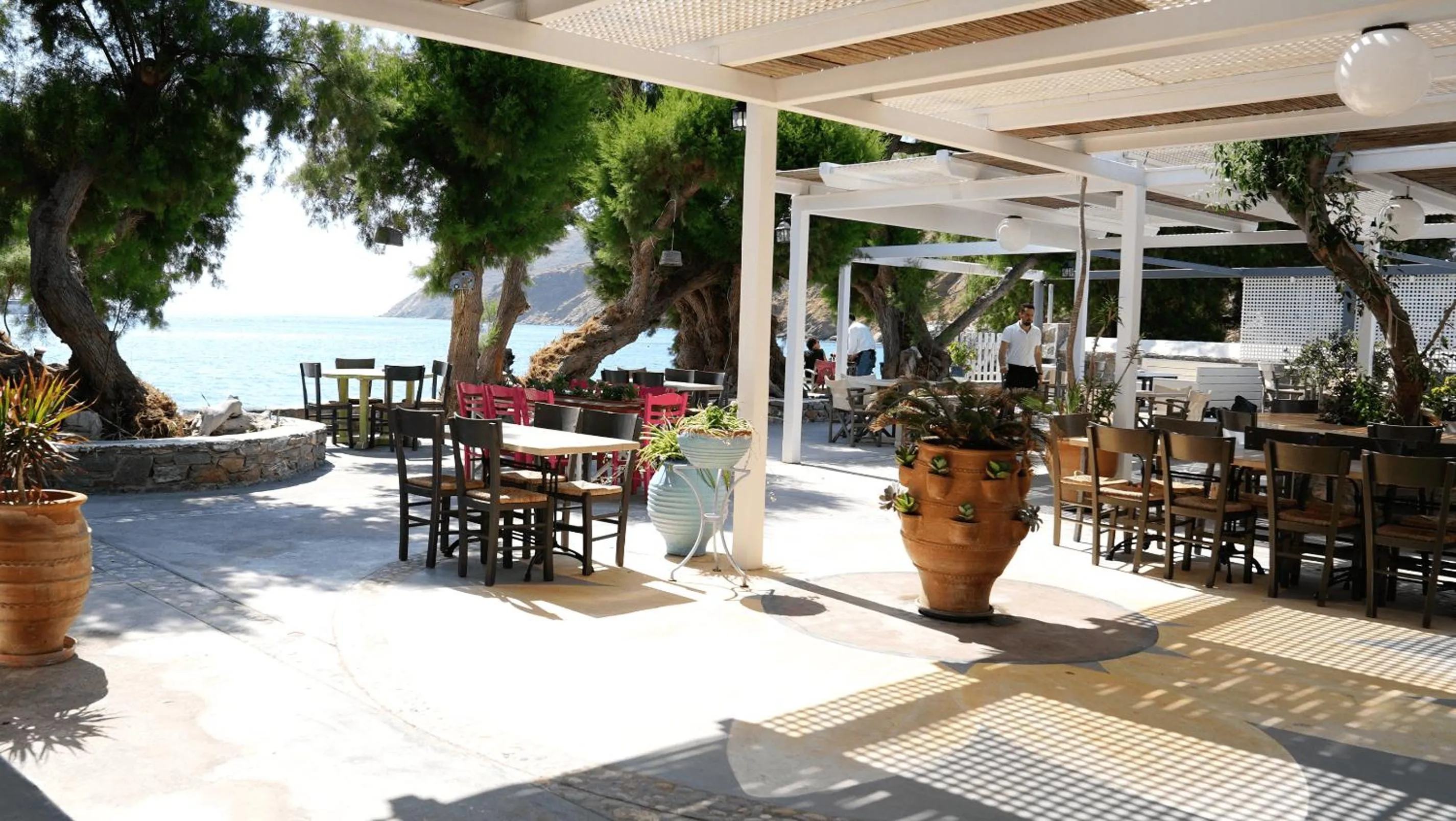 Restaurant/places to eat in Lakki Village