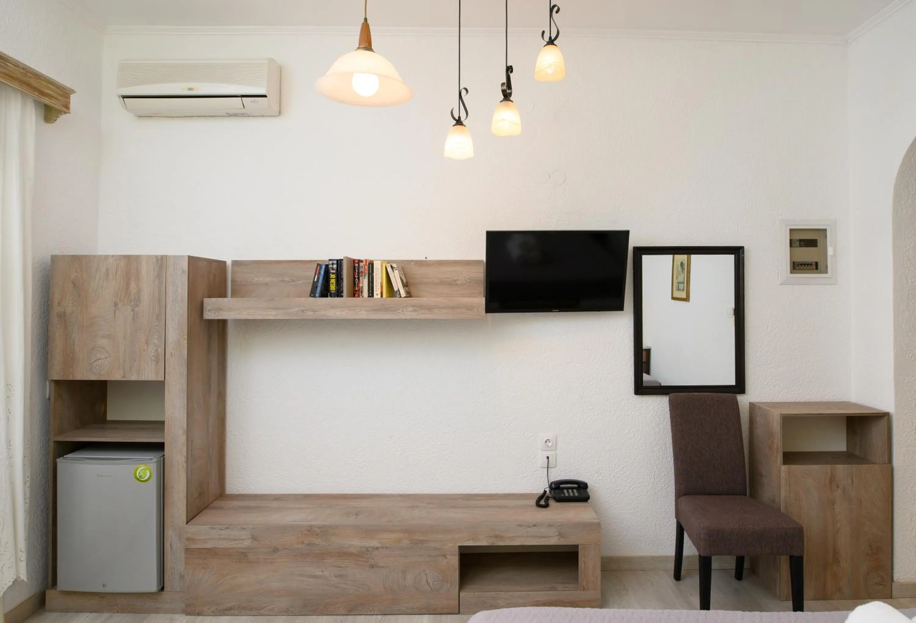 TV and multimedia in Lakki Village