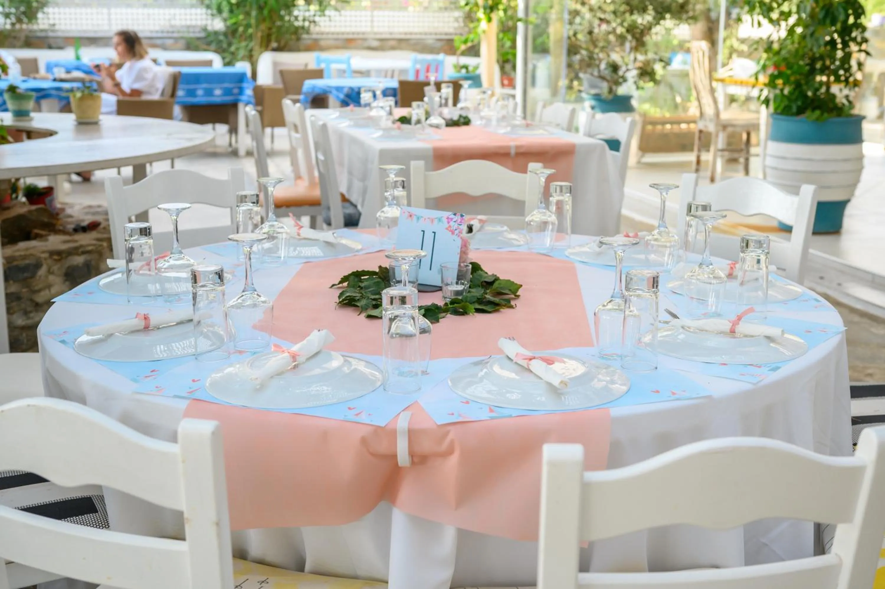 Restaurant/places to eat in Lakki Village