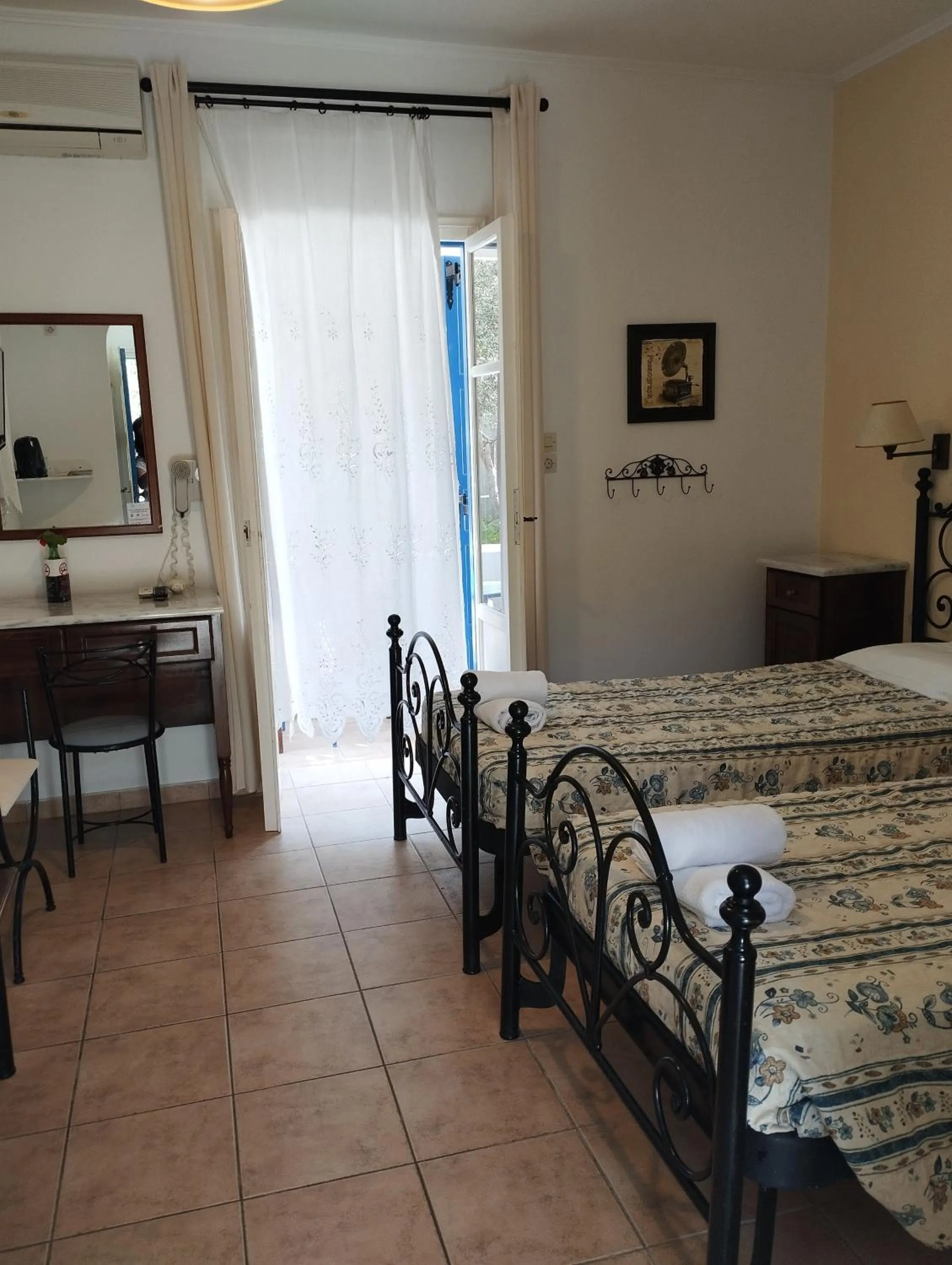 Bedroom, Bed in Lakki Village