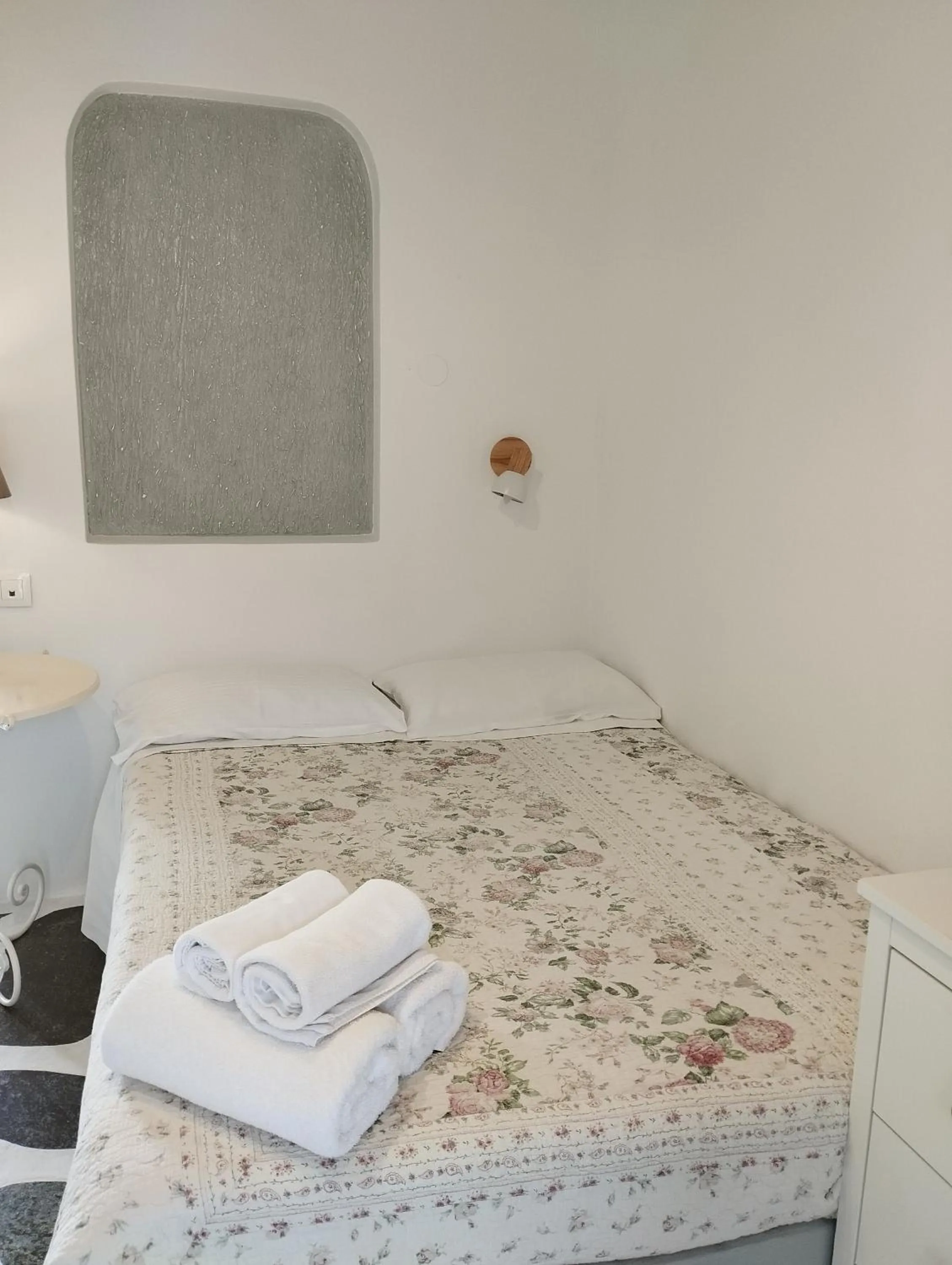 Bed in Lakki Village