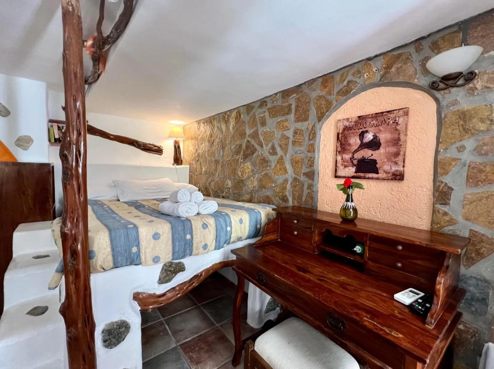 Bedroom, Bed in Lakki Village