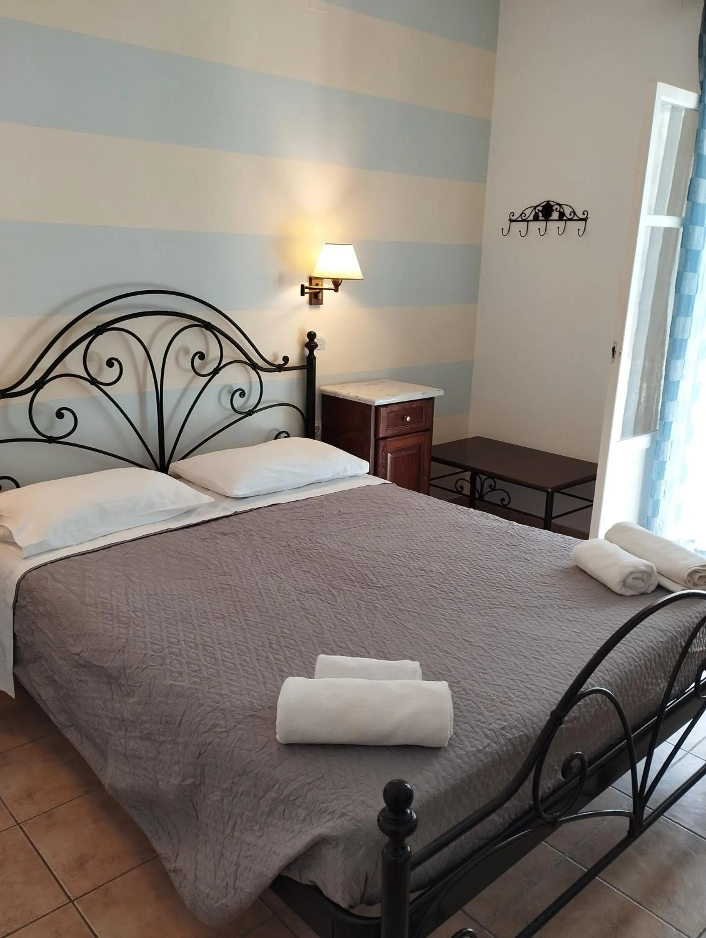 Bedroom, Bed in Lakki Village