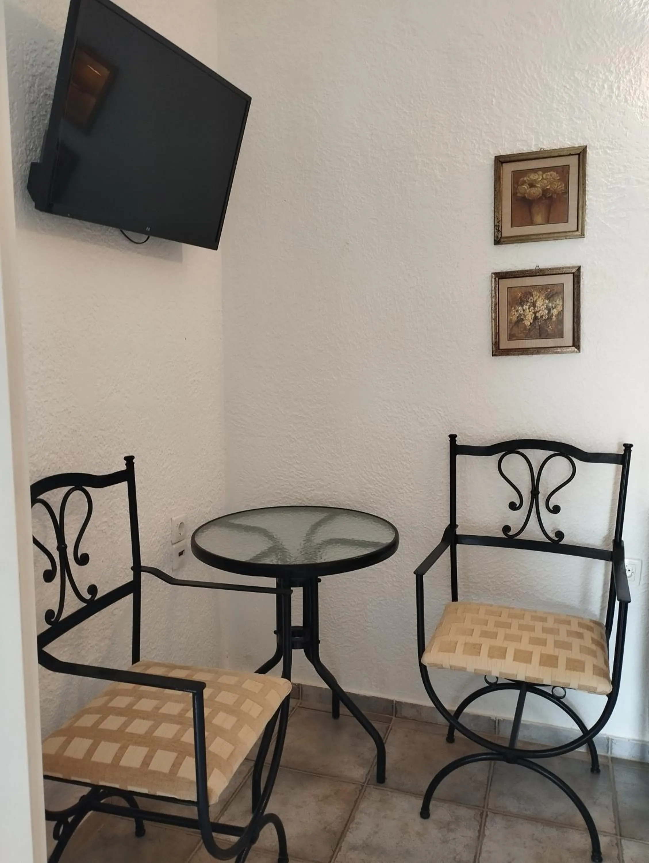 Bedroom in Lakki Village