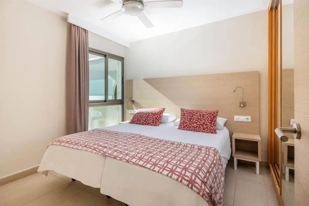 Photo of the whole room, Bed in Servatur Eden & Buganvillas