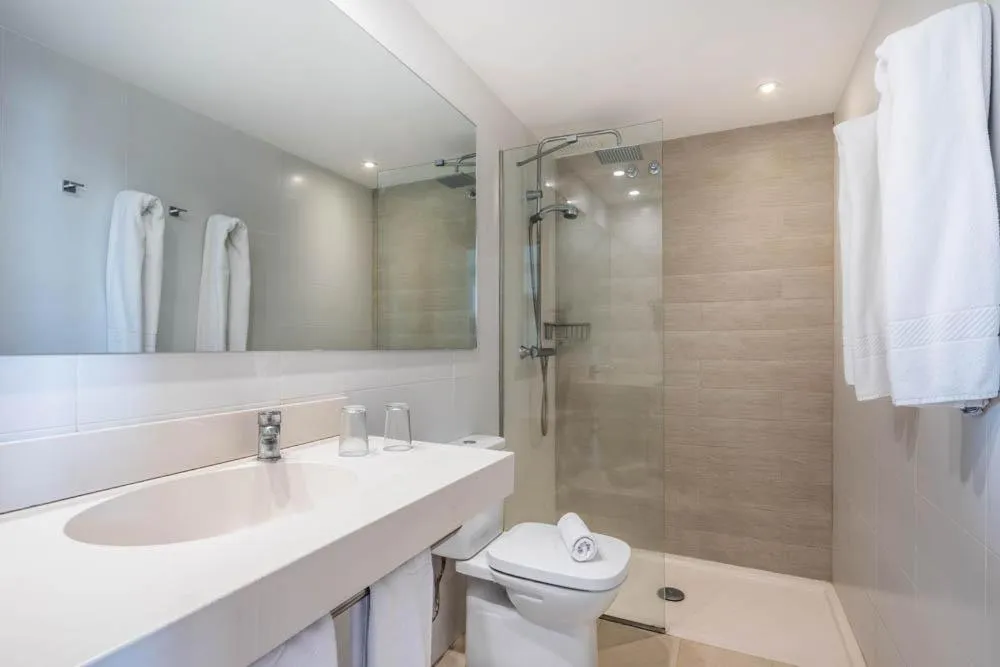 Bathroom in Servatur Eden & Buganvillas