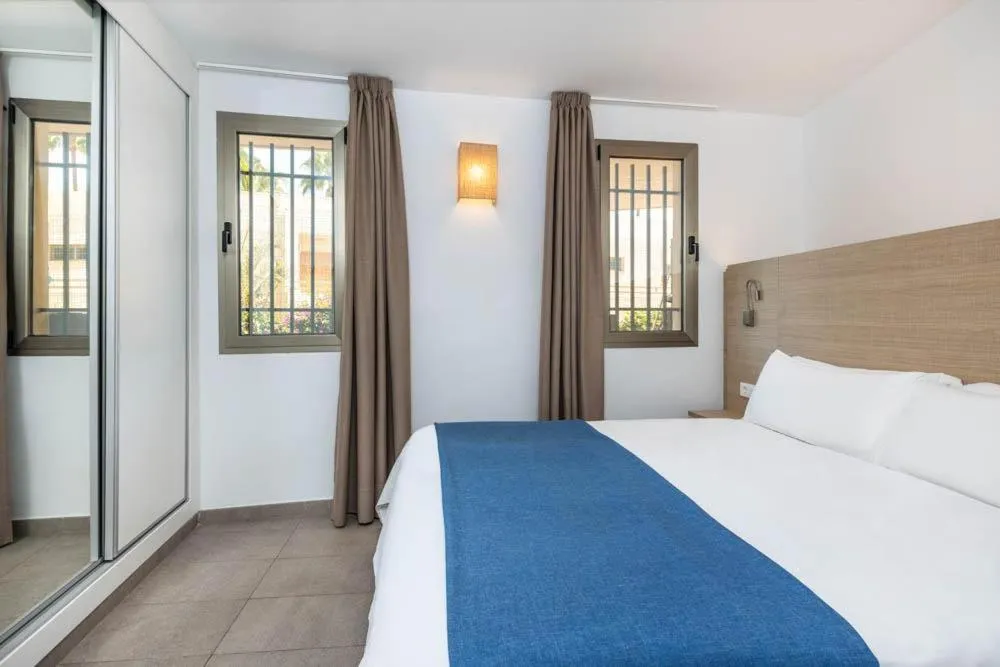 Photo of the whole room, Bed in Servatur Eden & Buganvillas