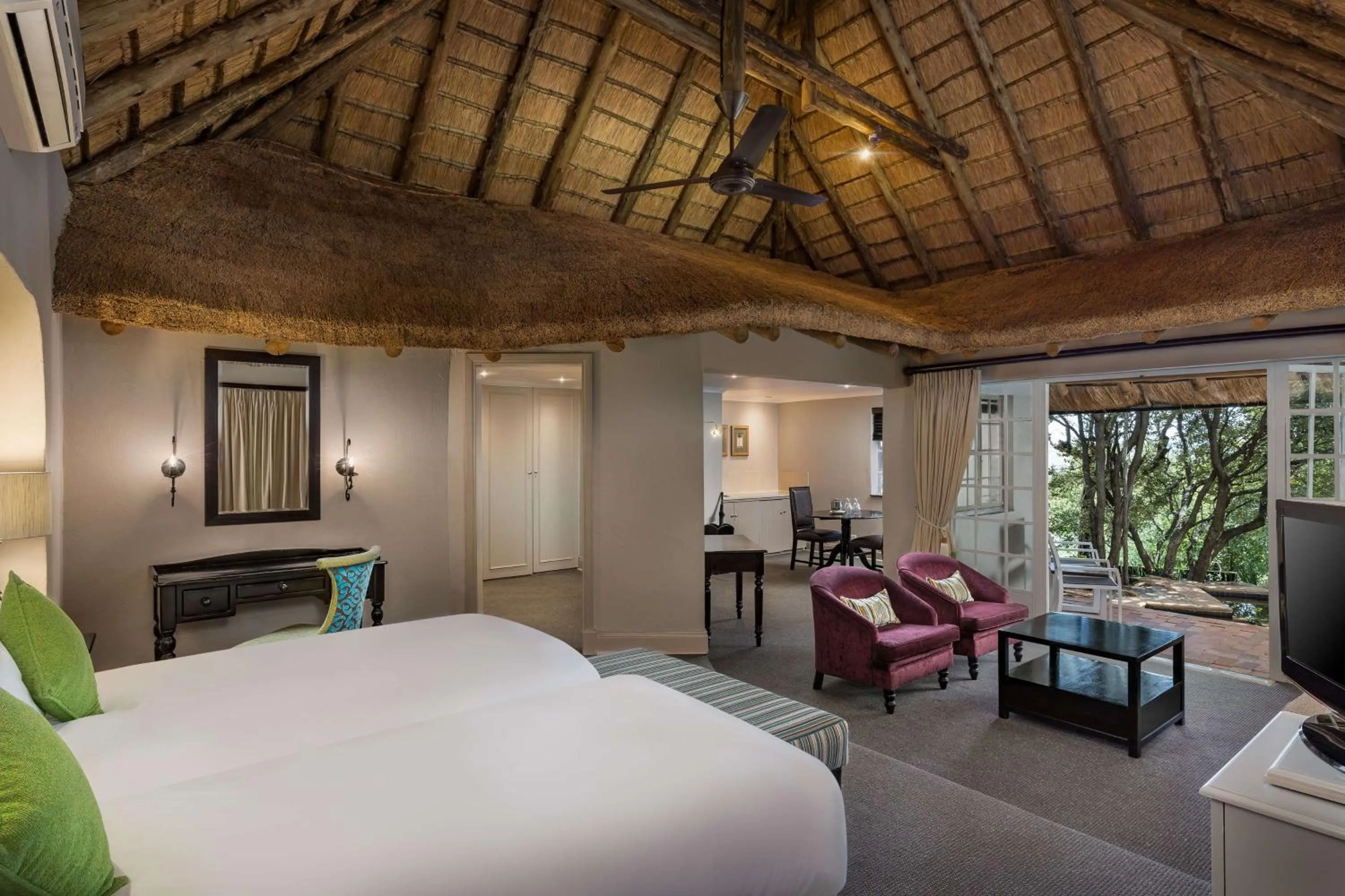 Photo of the whole room, Bed in Mount Grace Hotel & Spa