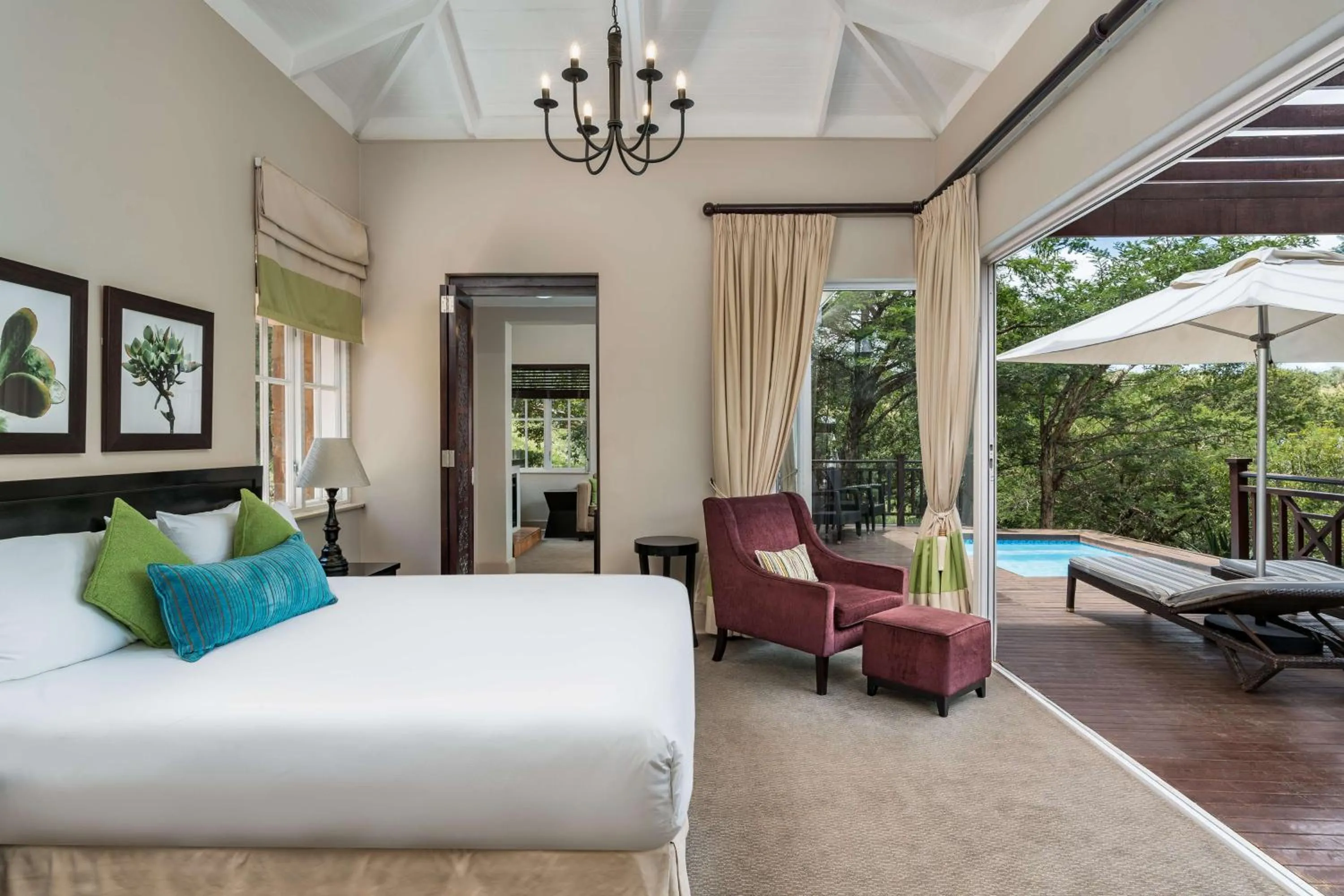 Photo of the whole room, Bed in Mount Grace Hotel & Spa