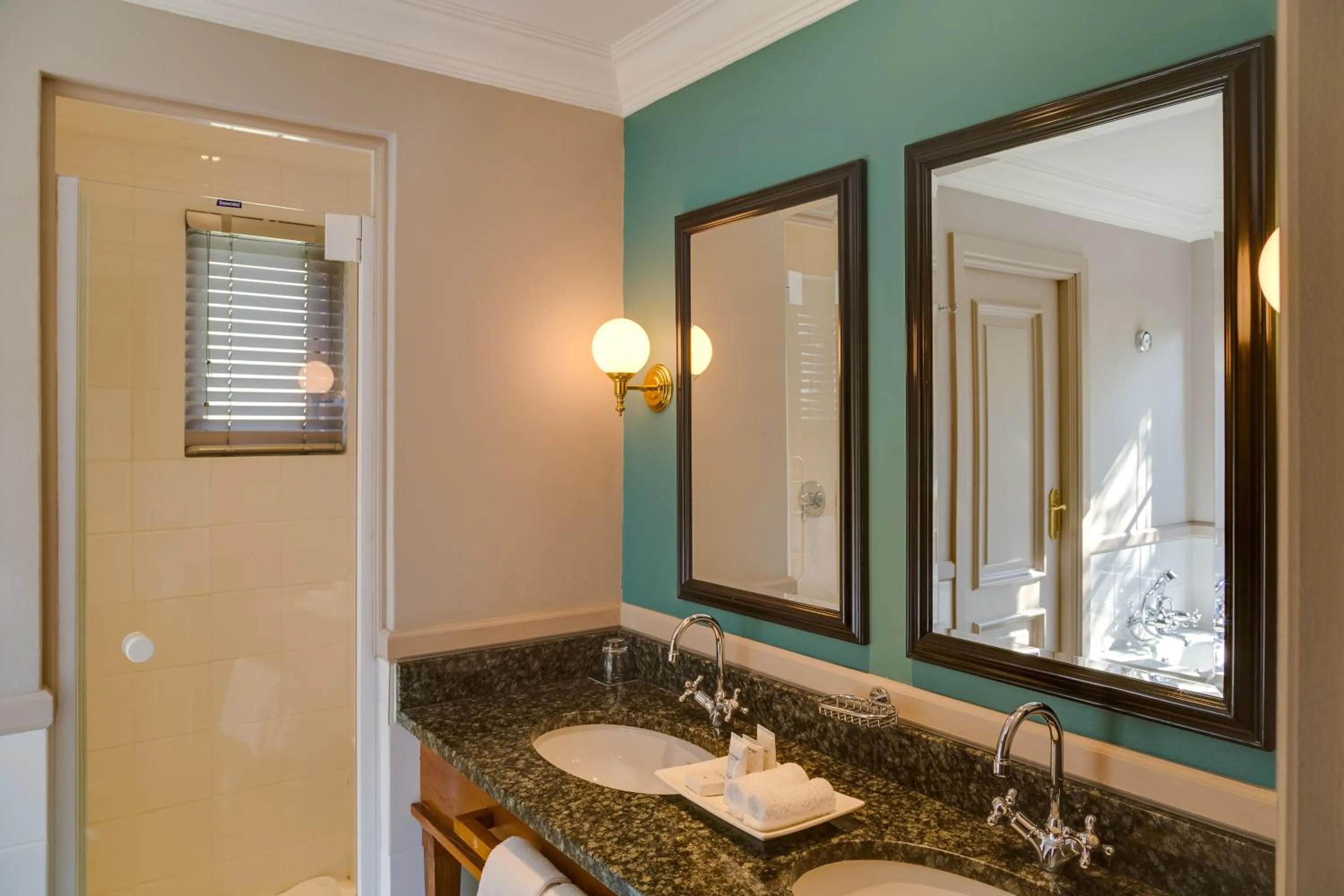 Bathroom in Mount Grace Hotel & Spa