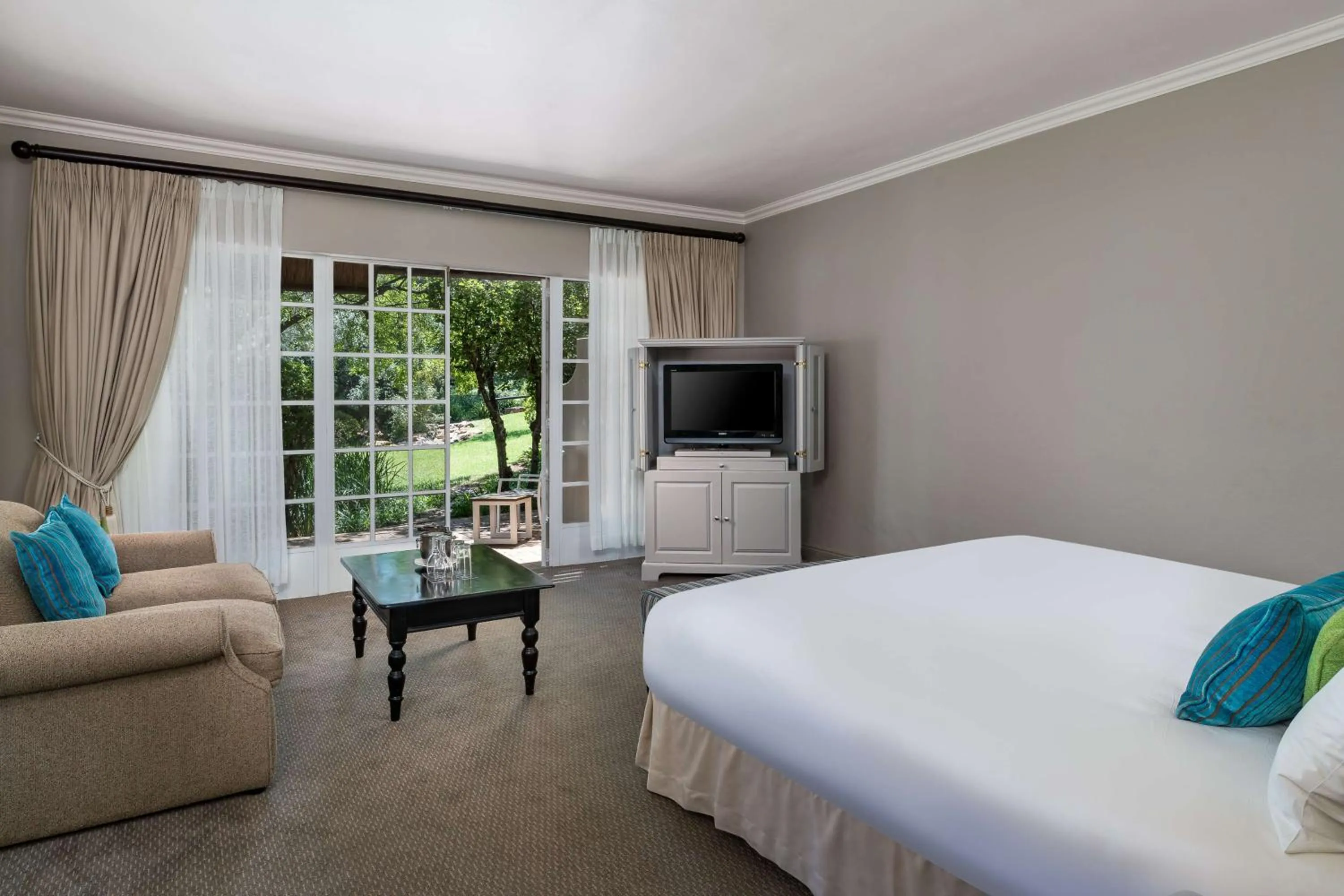 Photo of the whole room, Bed in Mount Grace Hotel & Spa