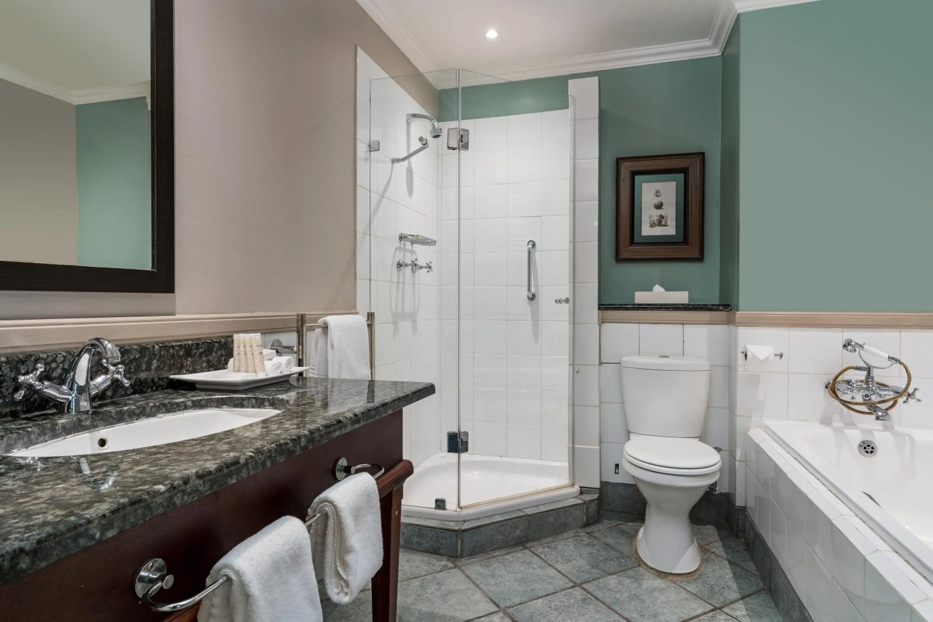 Bathroom in Mount Grace Hotel & Spa